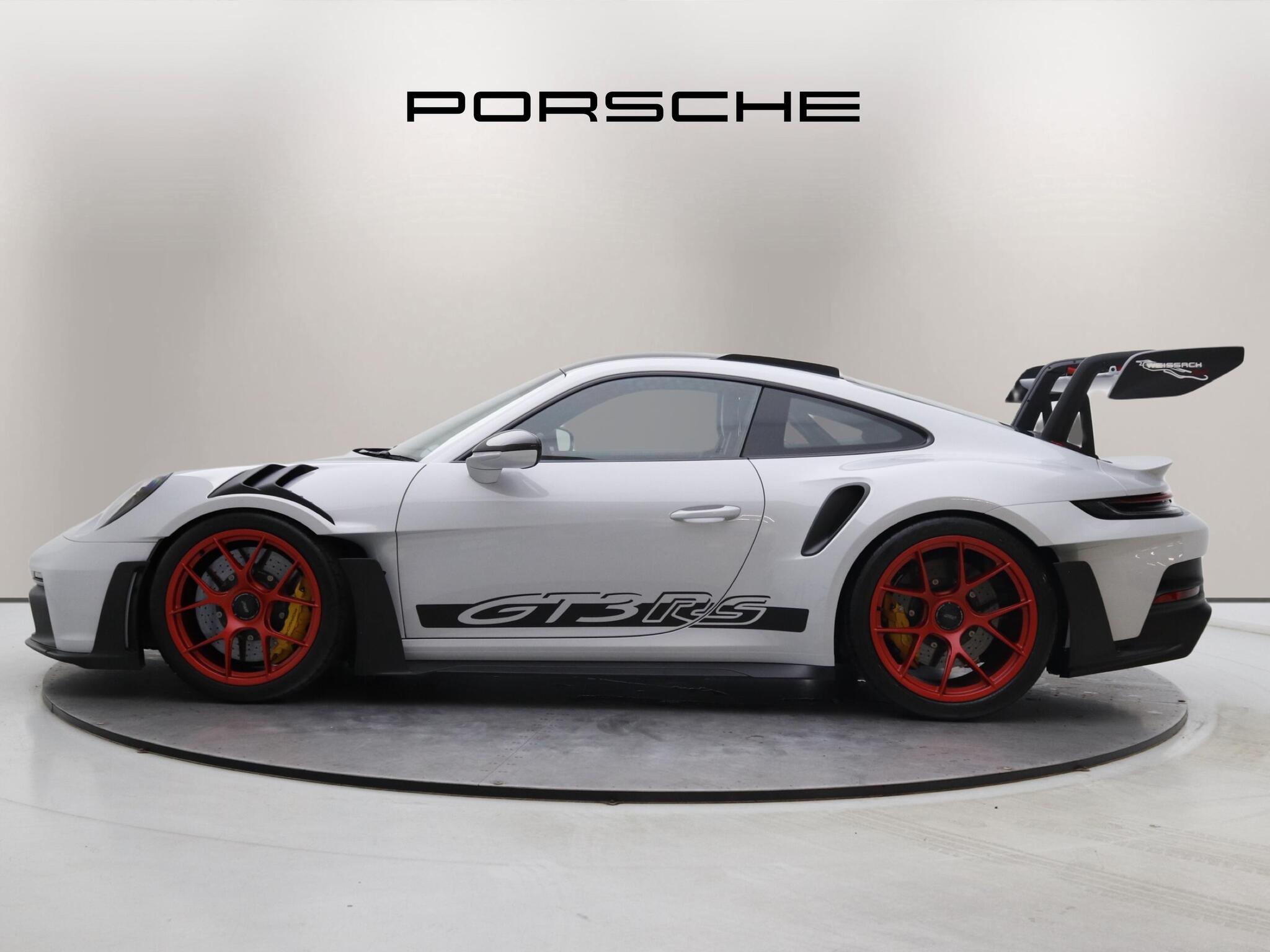 Porsche 911 view 4