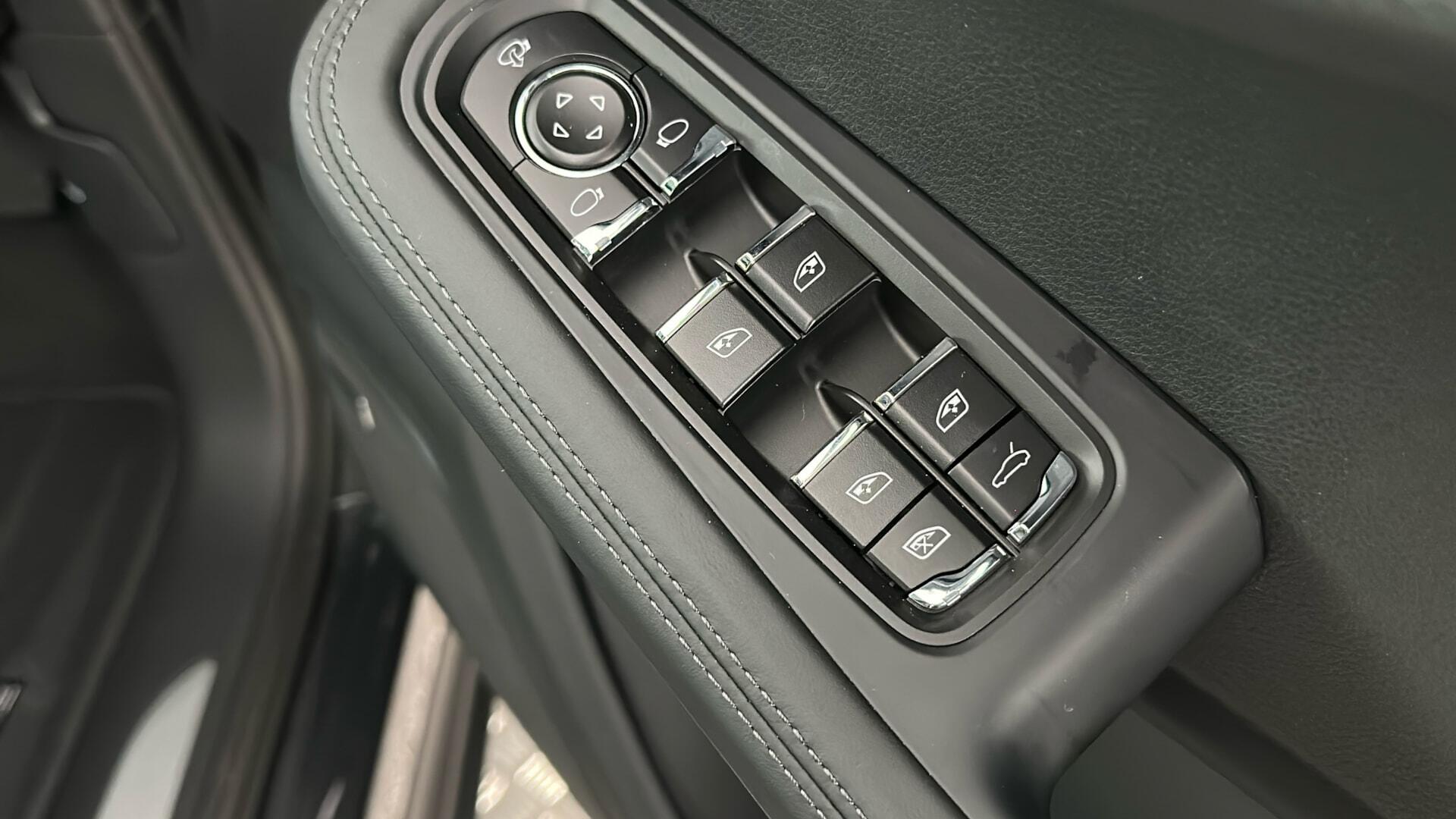 Porsche Macan view 39