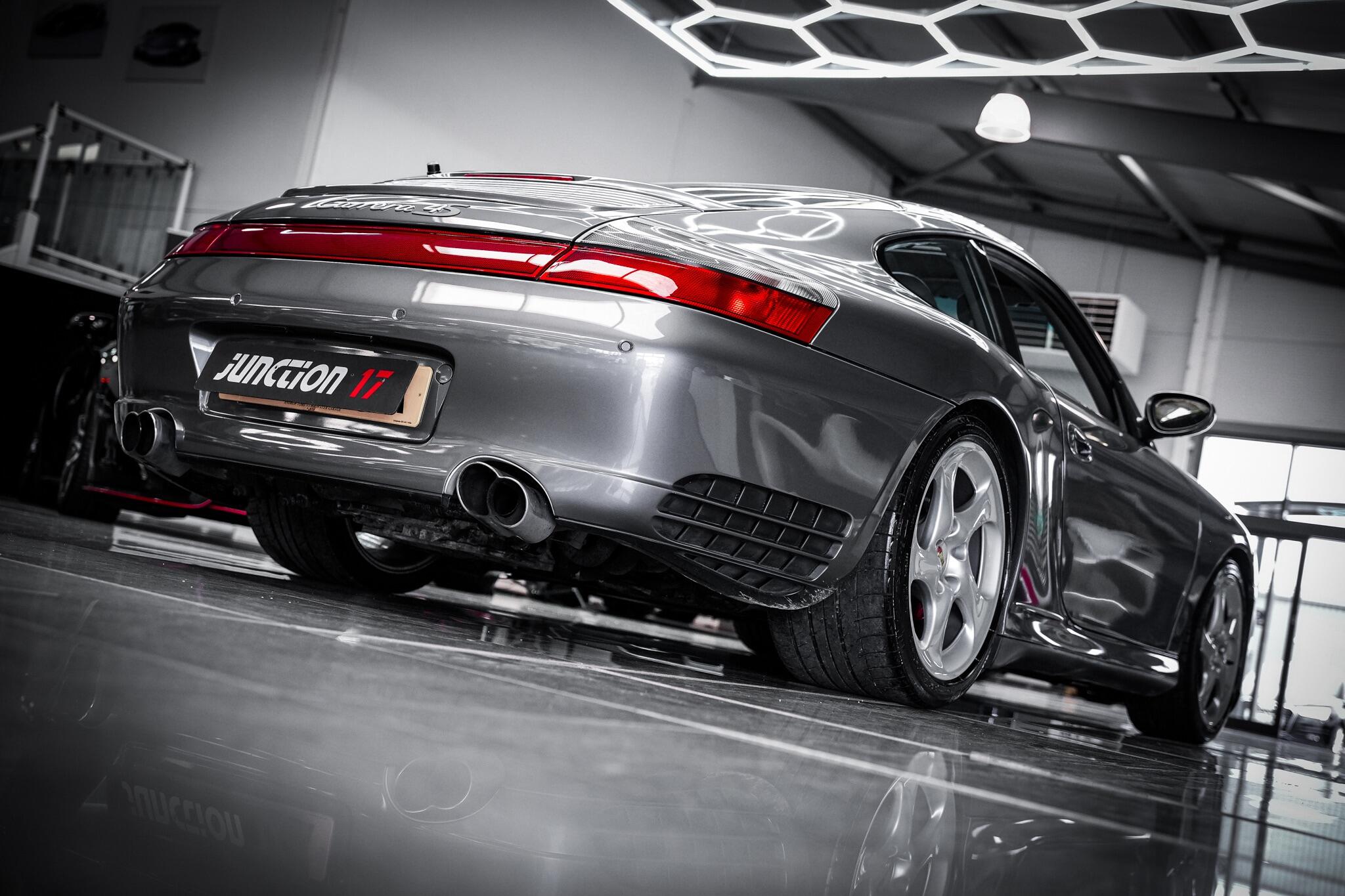 Porsche 911 view 39