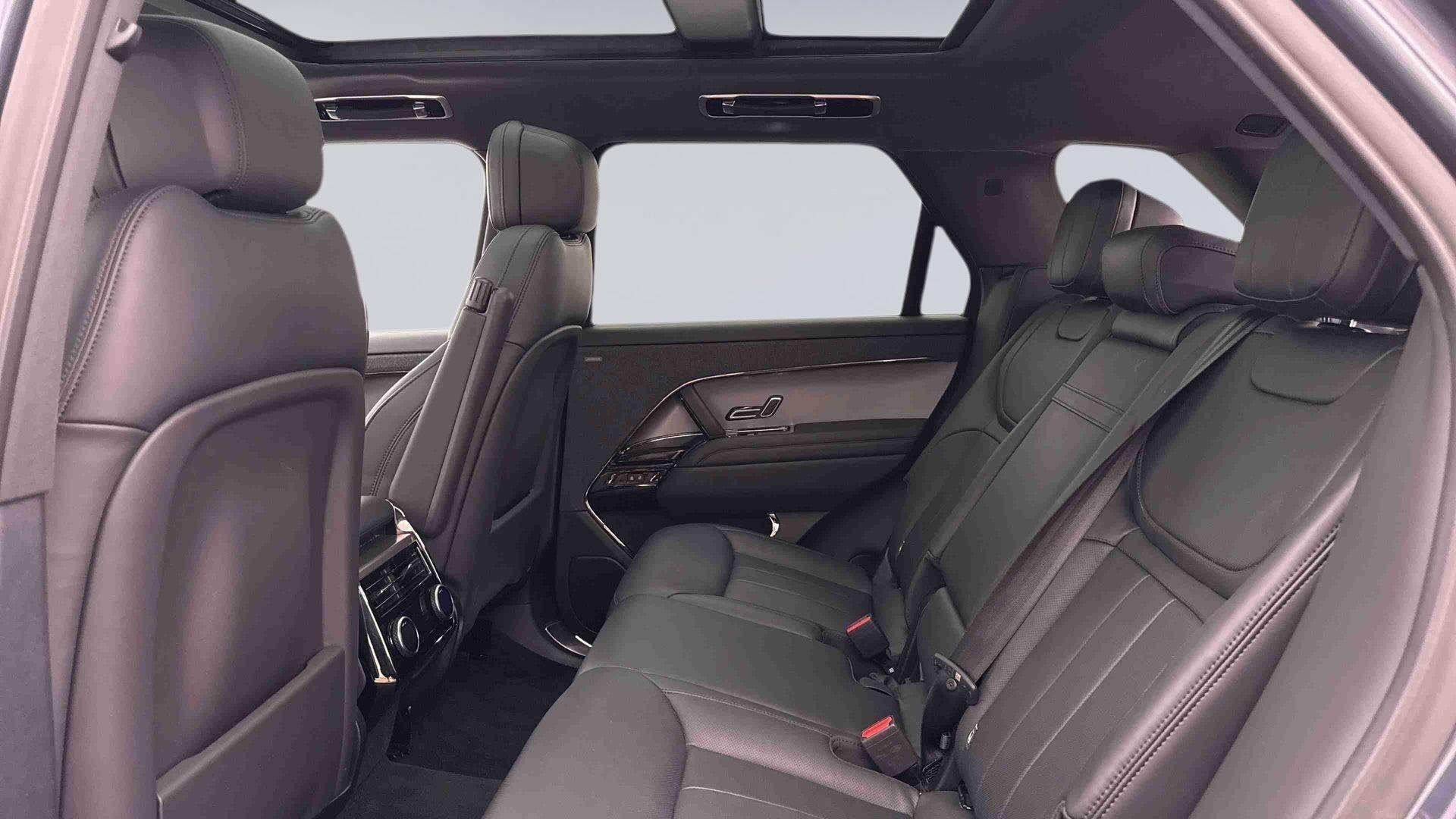 Land Rover Range Rover Sport view 4