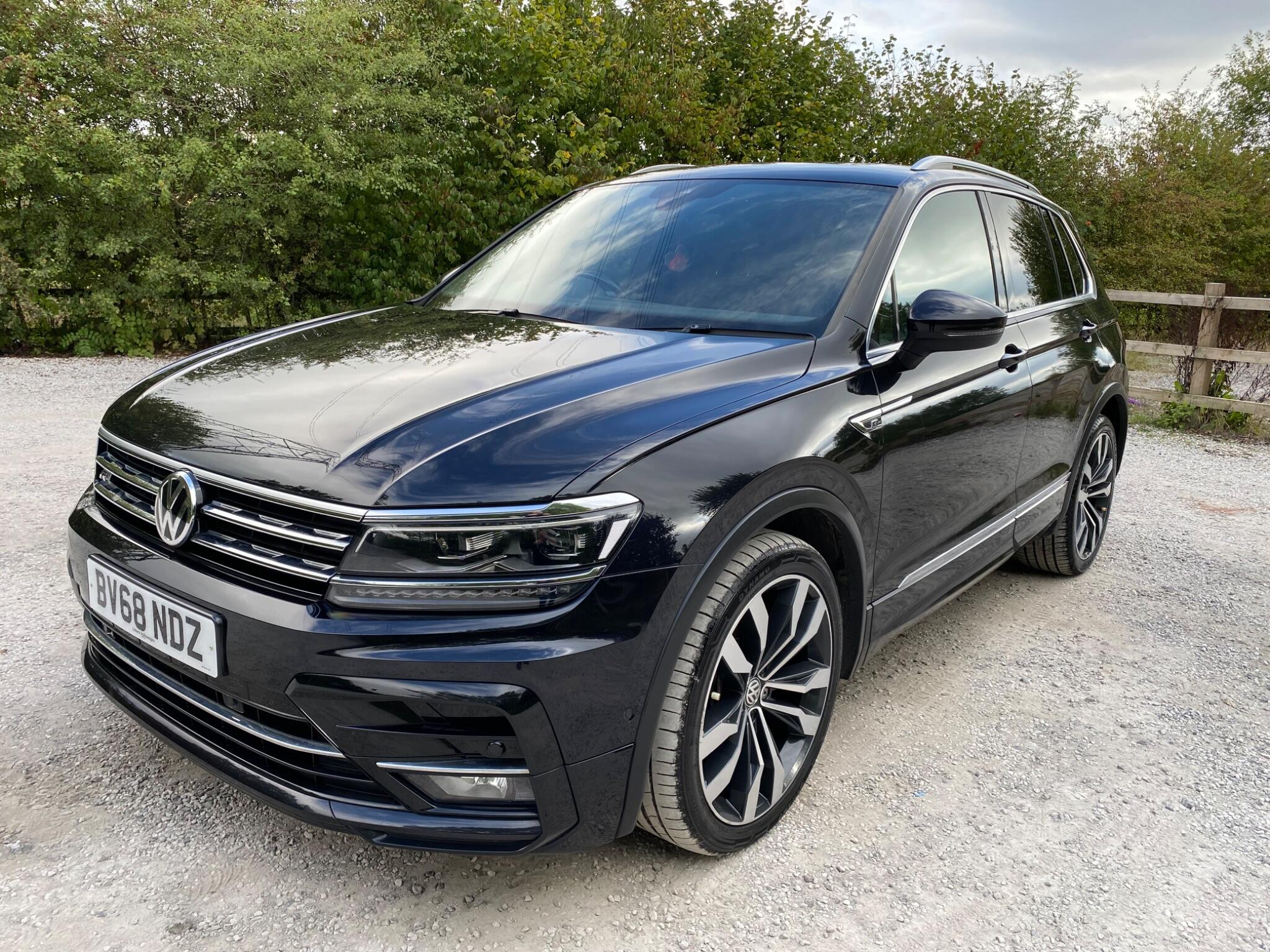 Volkswagen Tiguan view 3