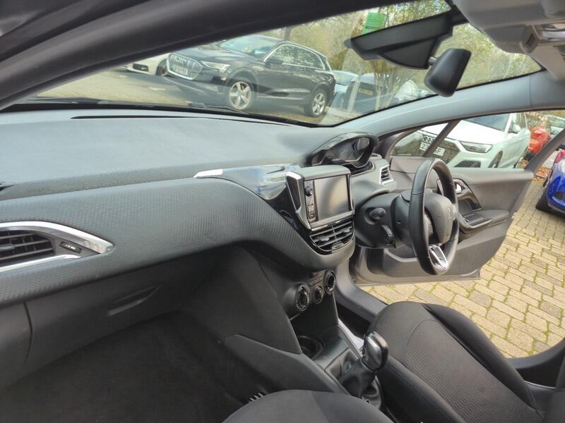 2019 Peugeot 208 1.2 PureTech Signature Euro 6 (s/s) 5dr • 53,000 miles image 16