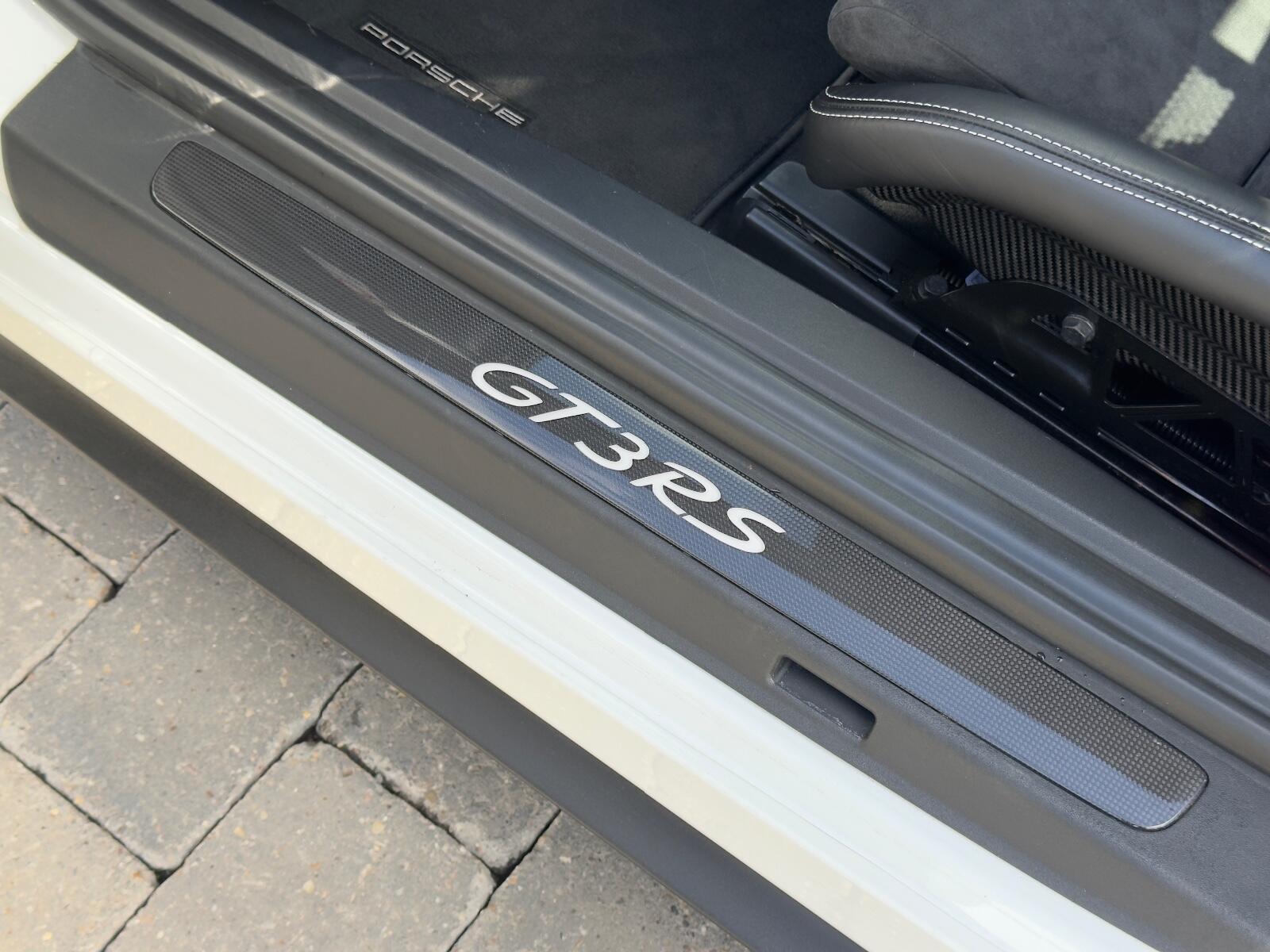 Porsche 911 view 22
