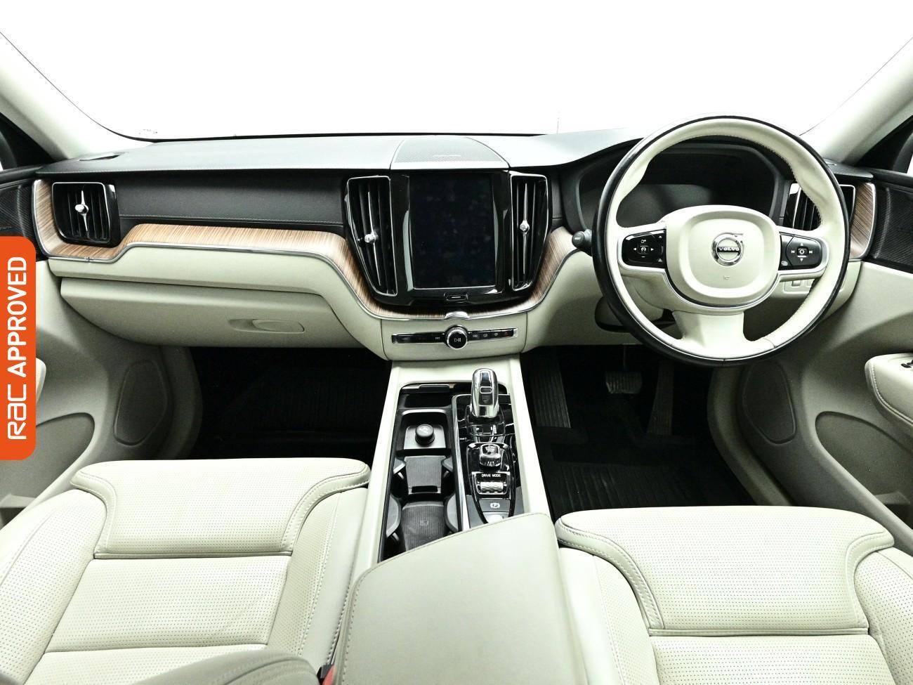Volvo XC60 view 2