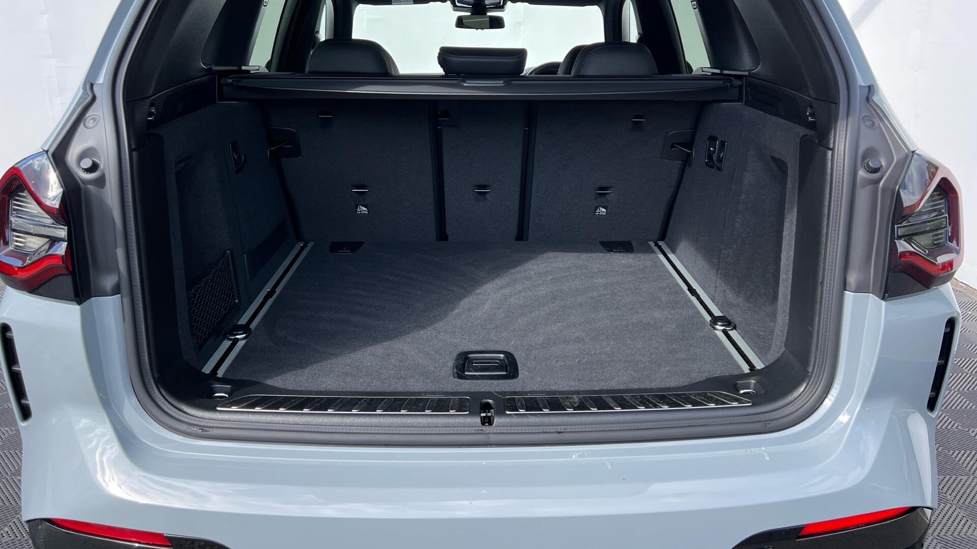 BMW X3 view 13