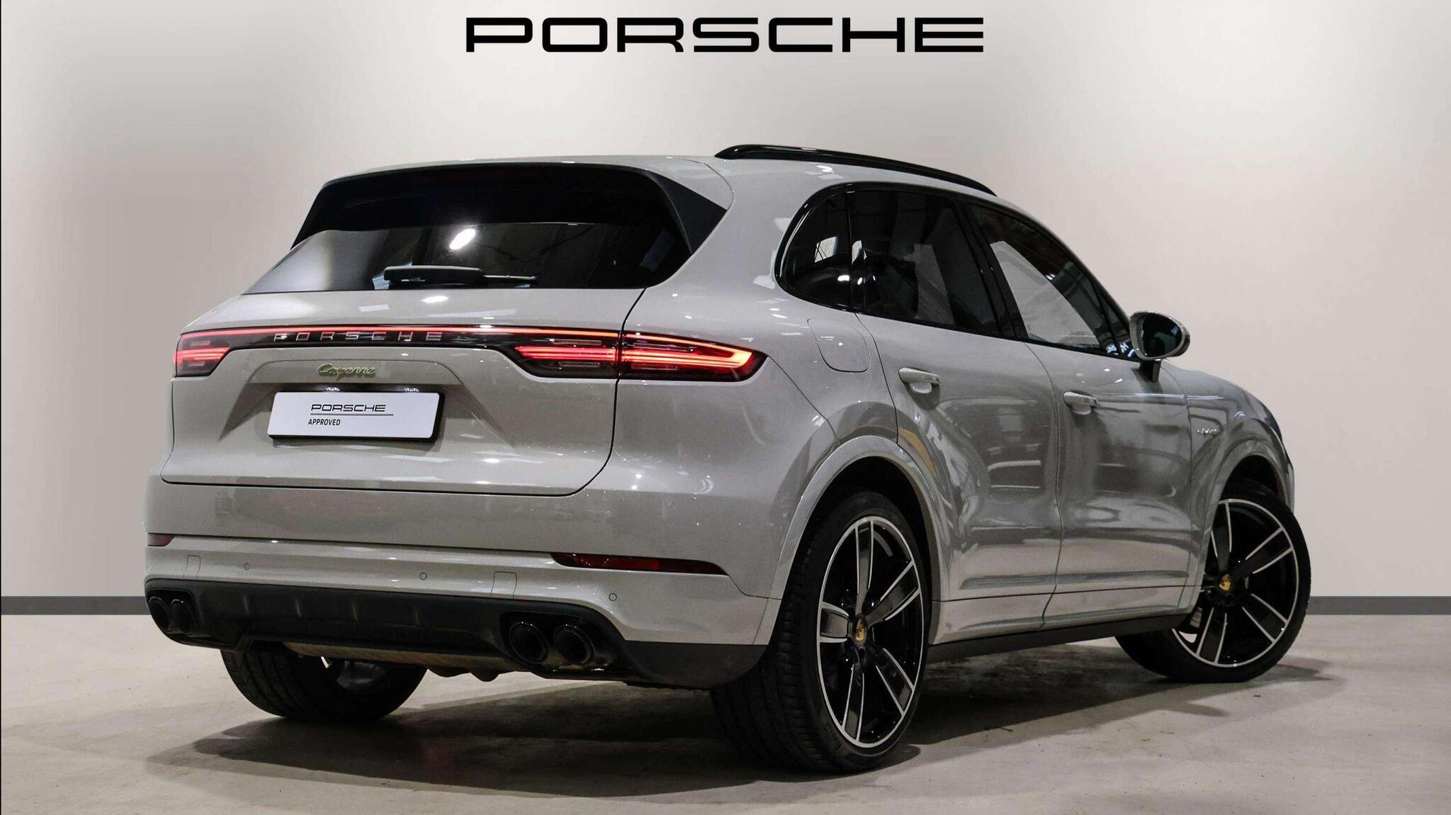 Porsche Cayenne view 3