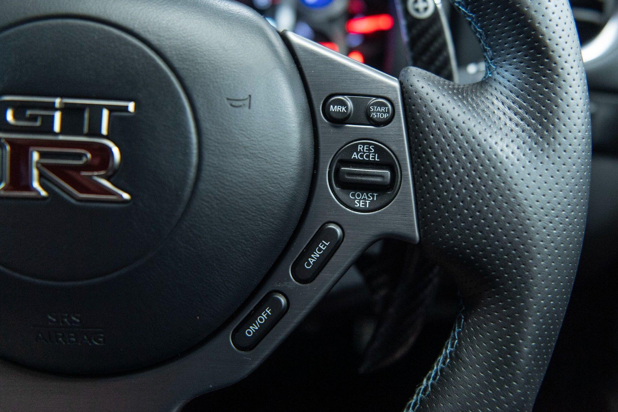 Nissan GT-R view 14
