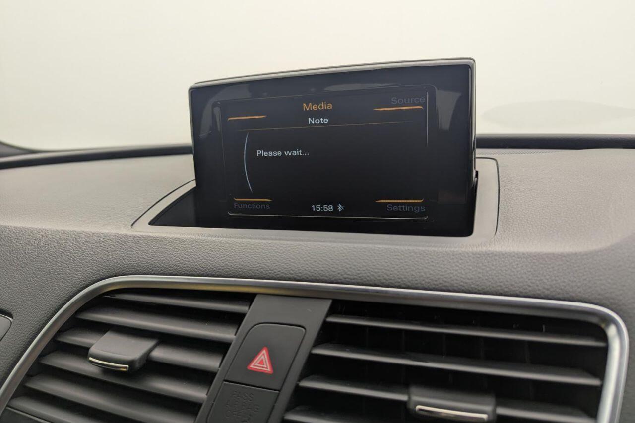 Audi Q3 view 29