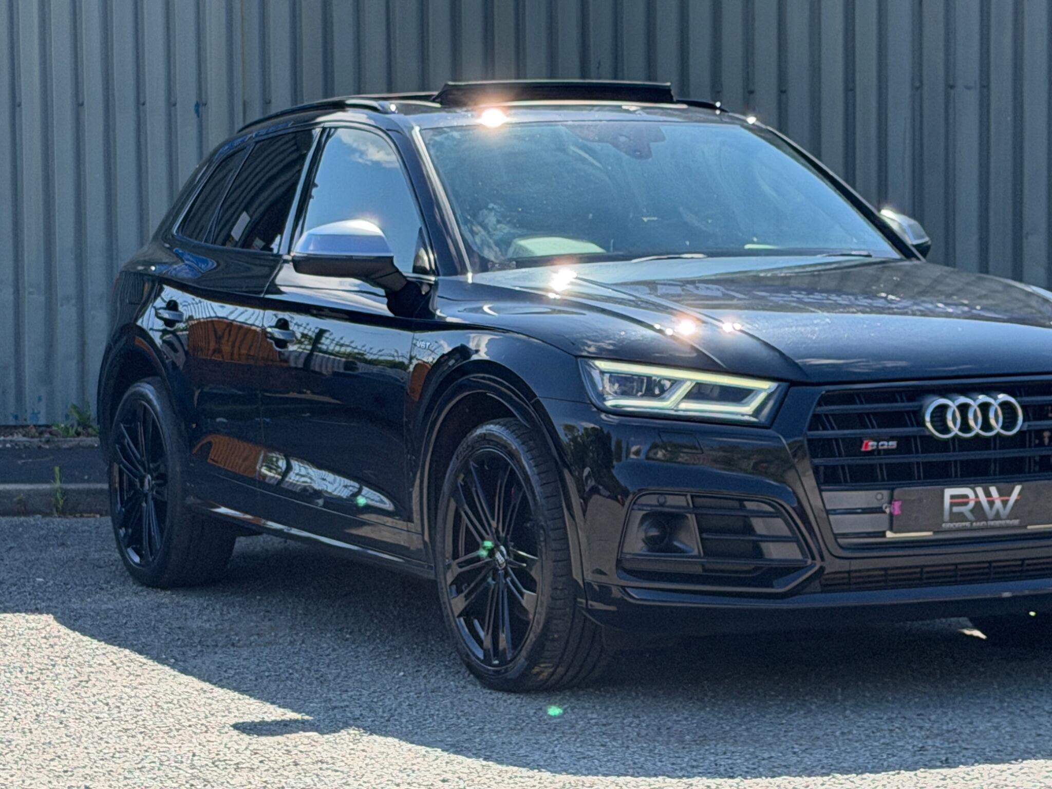 Audi SQ5 view 18