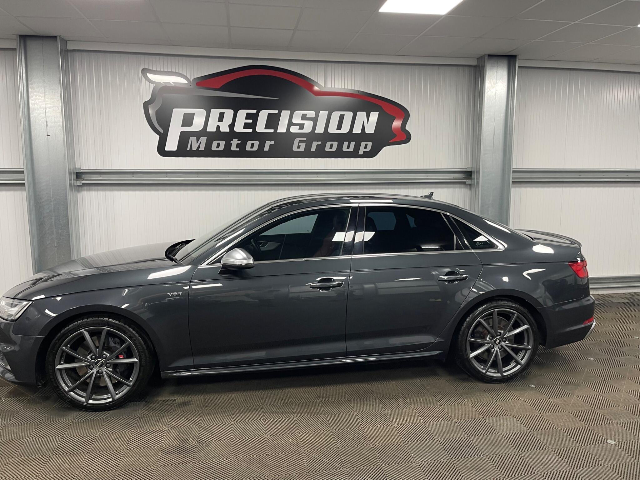 Audi S4 view 16