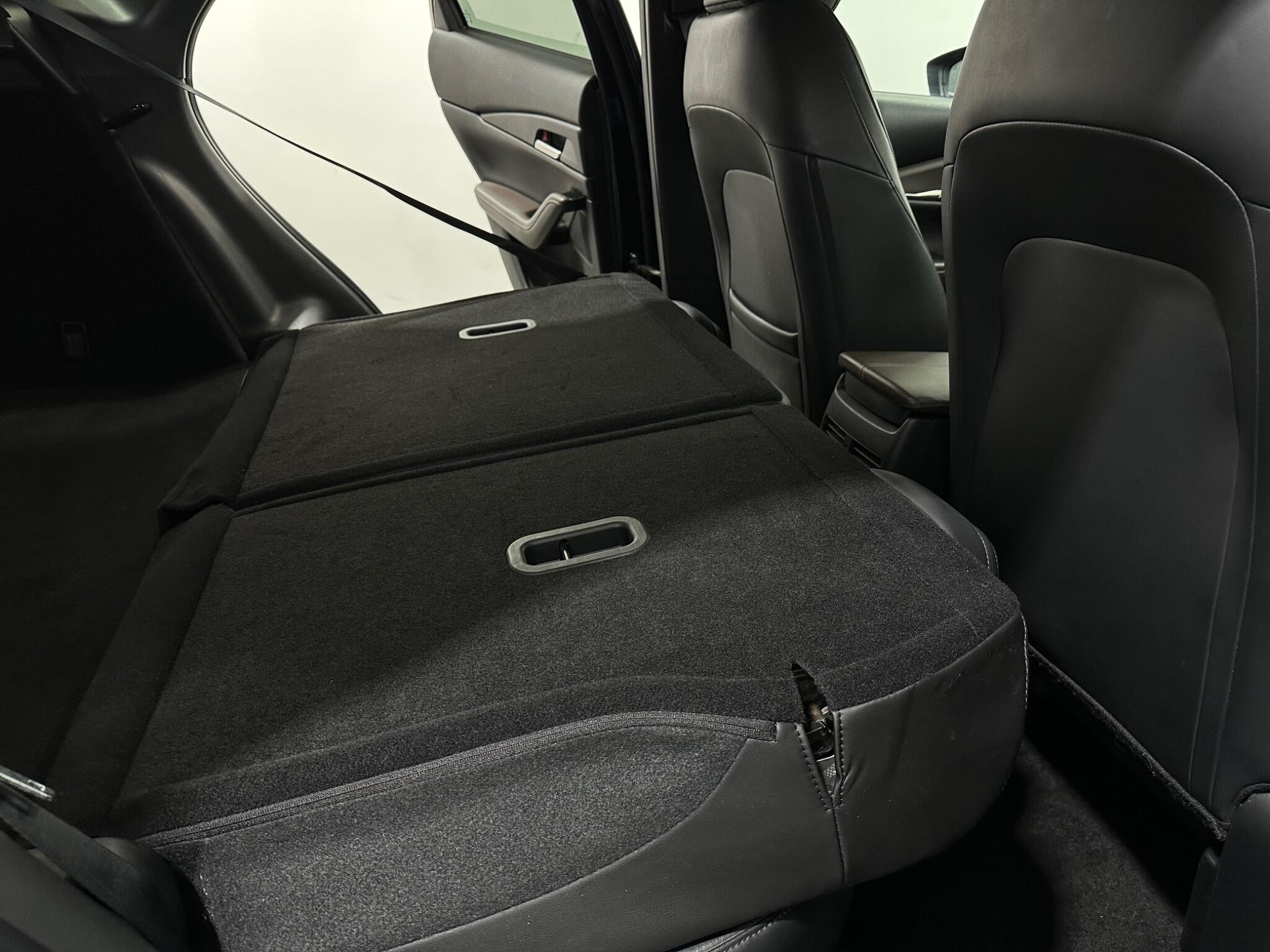 Mazda CX-30 view 44