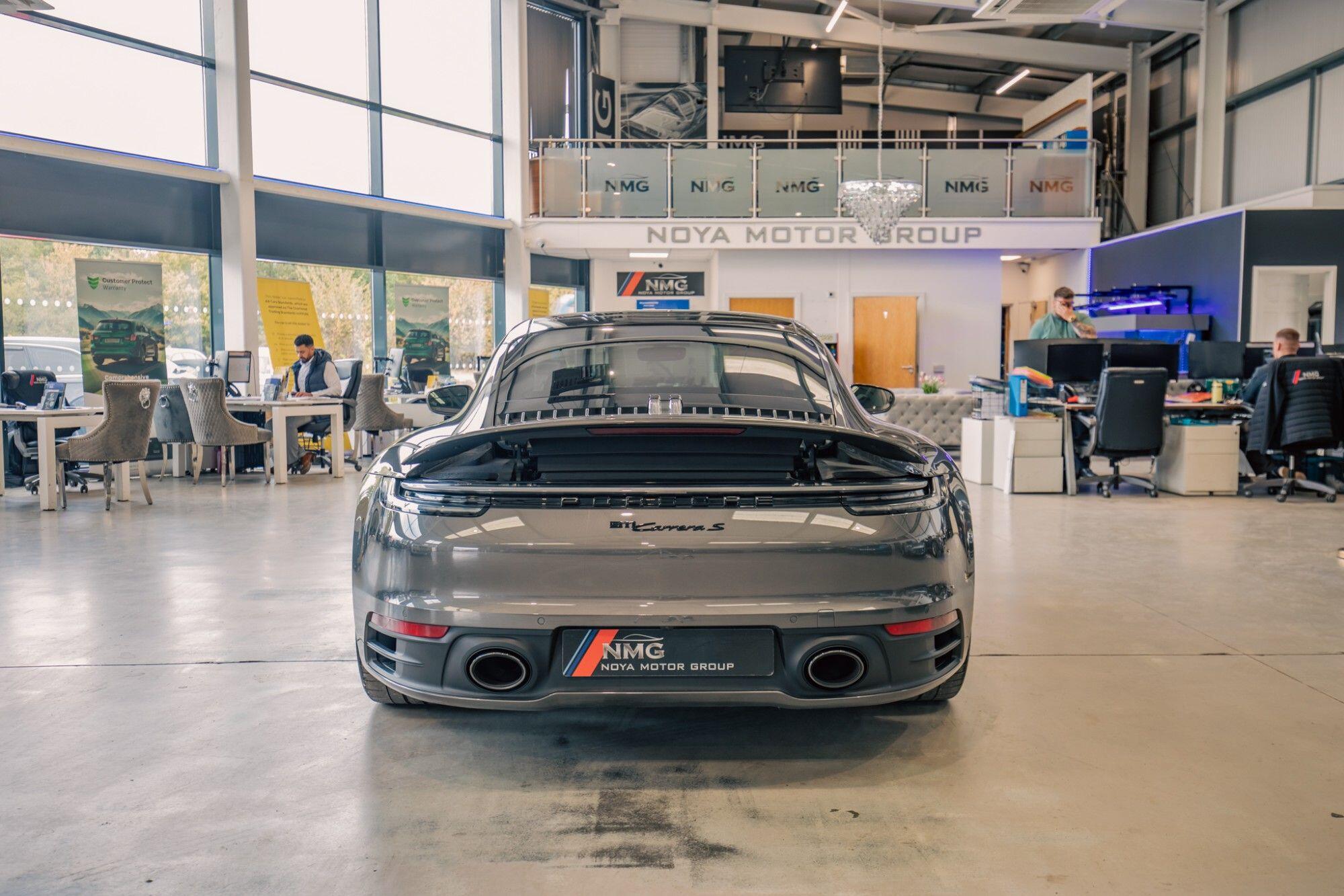 Porsche 911 view 51