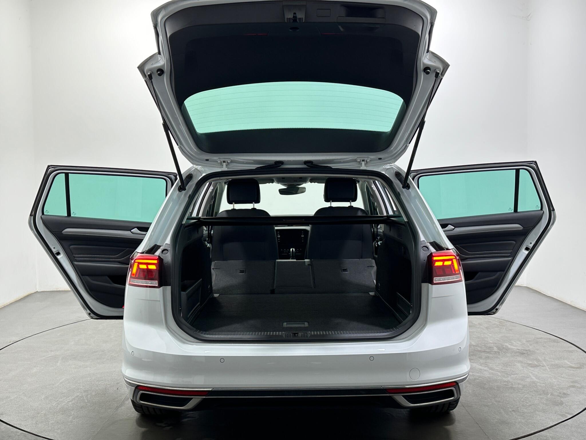 Volkswagen Passat view 44