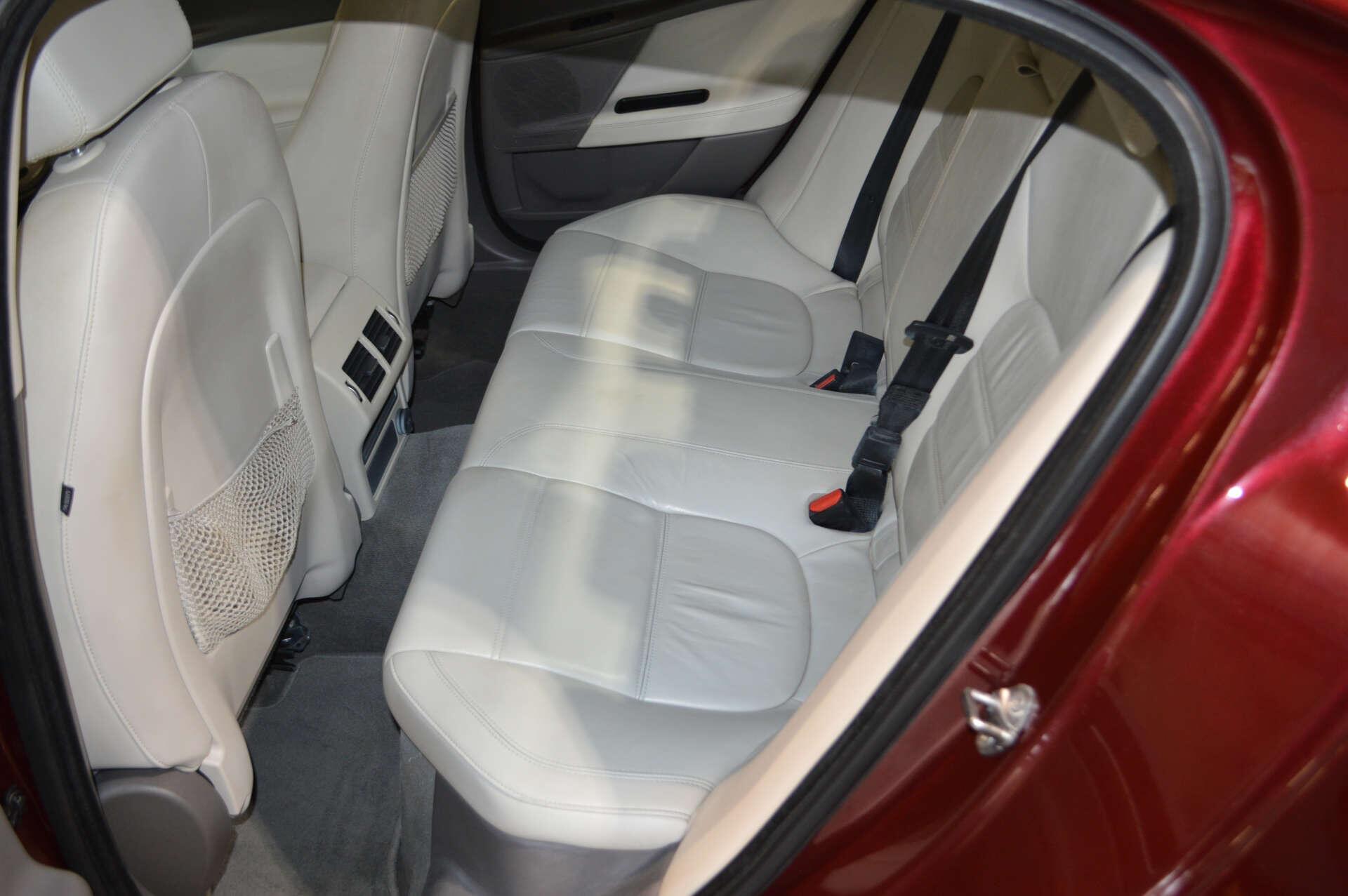 Jaguar Xe view 24