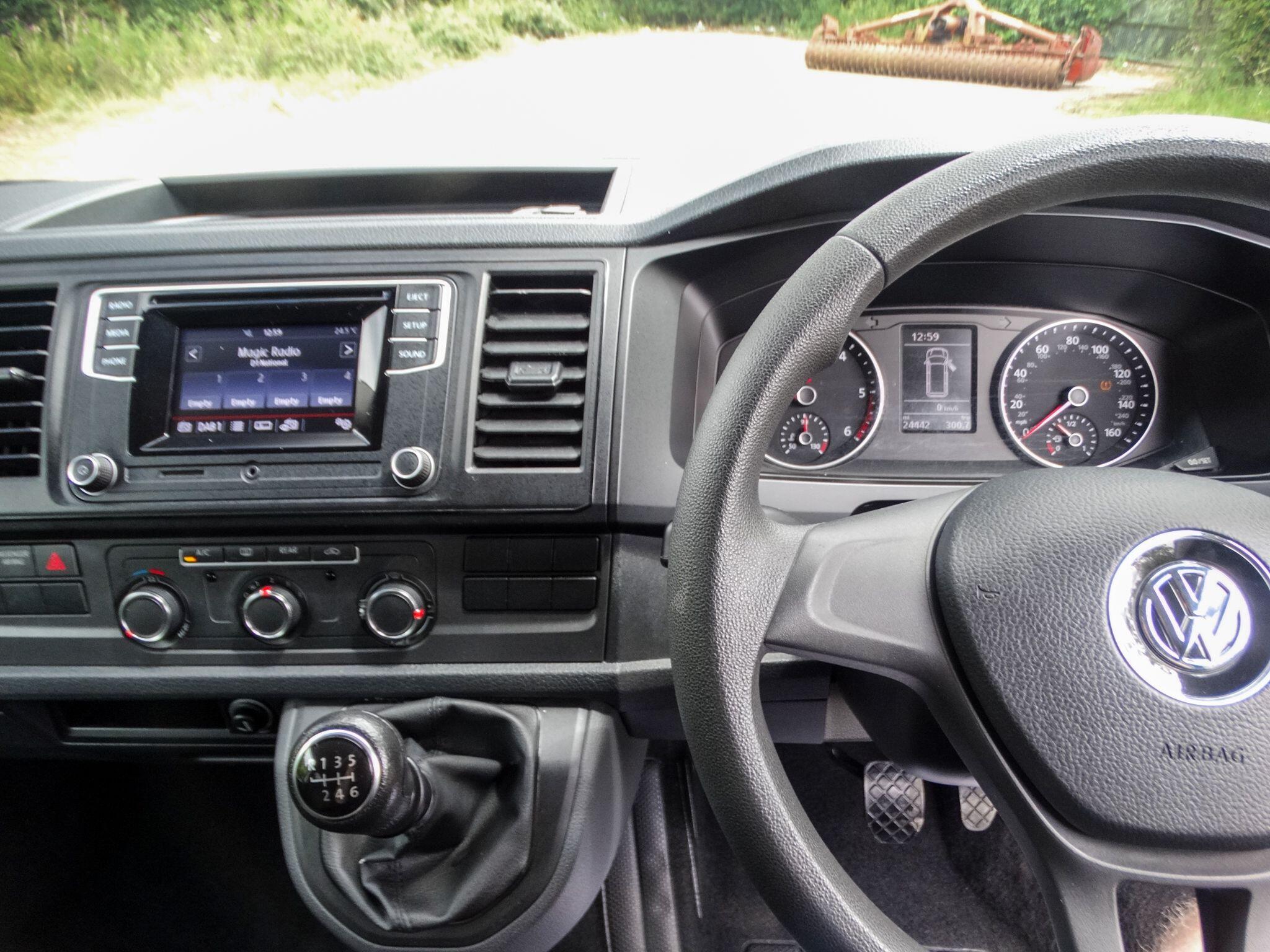 Volkswagen Transporter Shuttle view 9