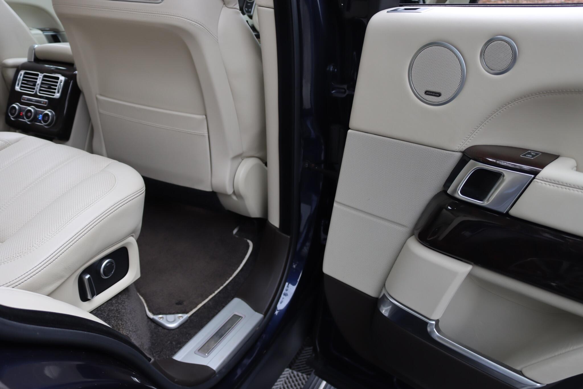 Land Rover Range Rover view 56