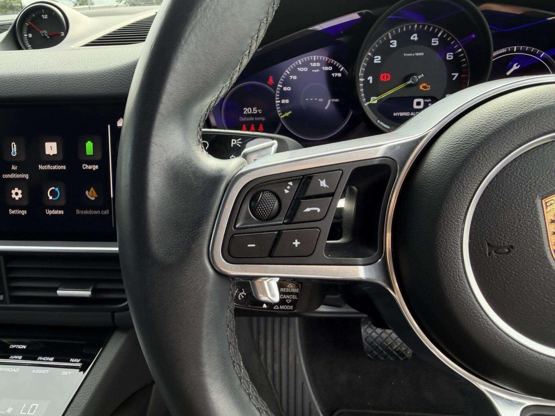 Porsche Cayenne view 18