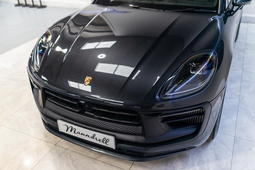Porsche Macan view 17