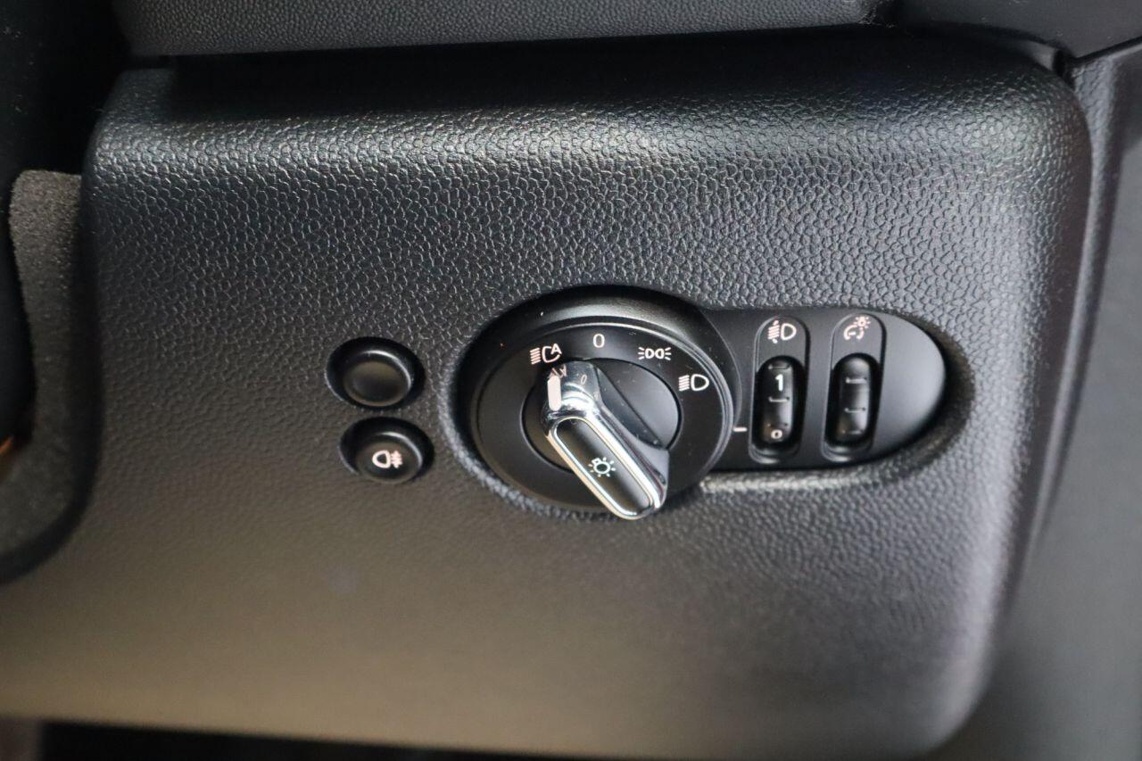 Mini Convertible view 13