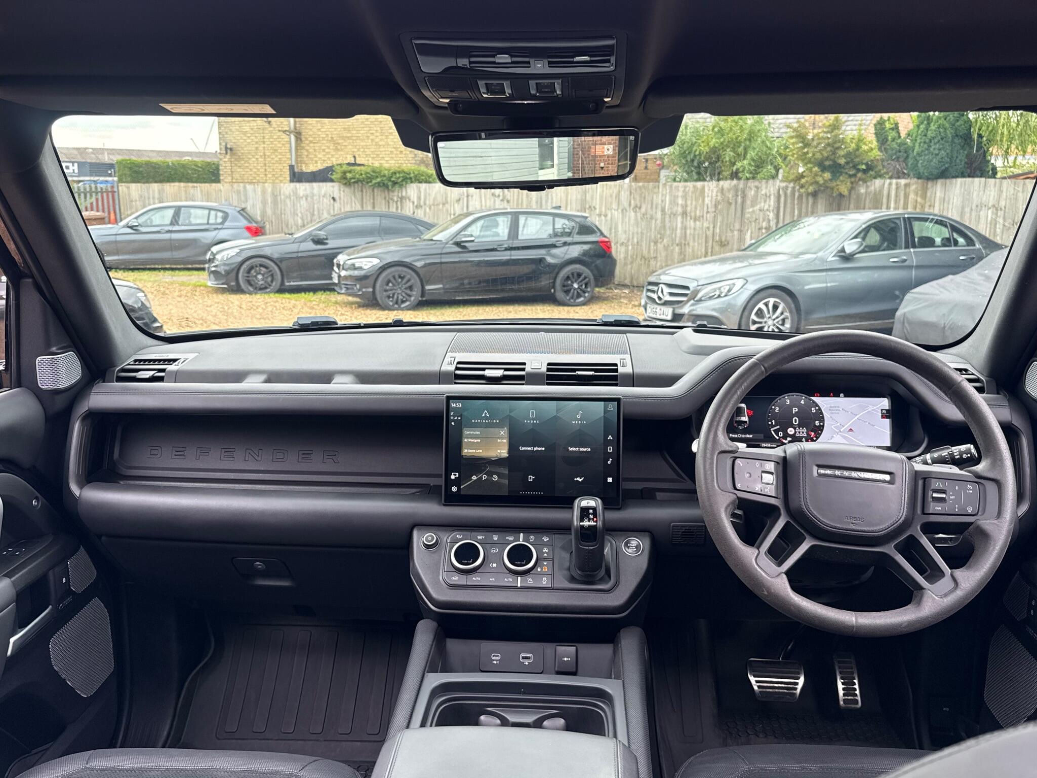 Land Rover Defender 130 view 15