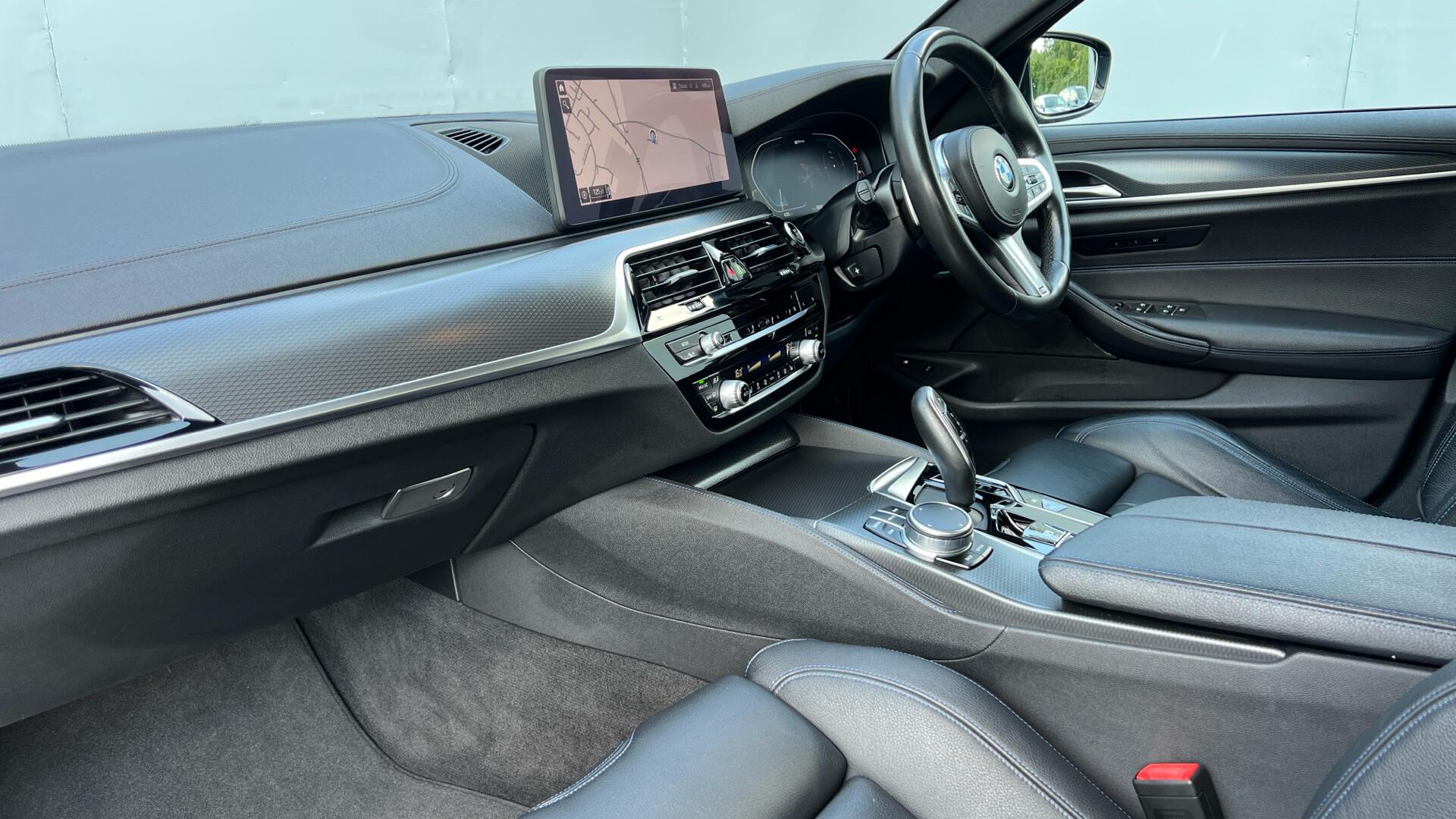 BMW 5 Series view 7