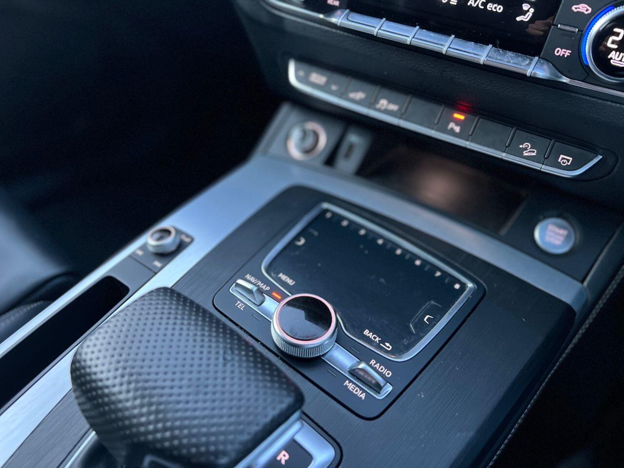 Audi Q5 view 18