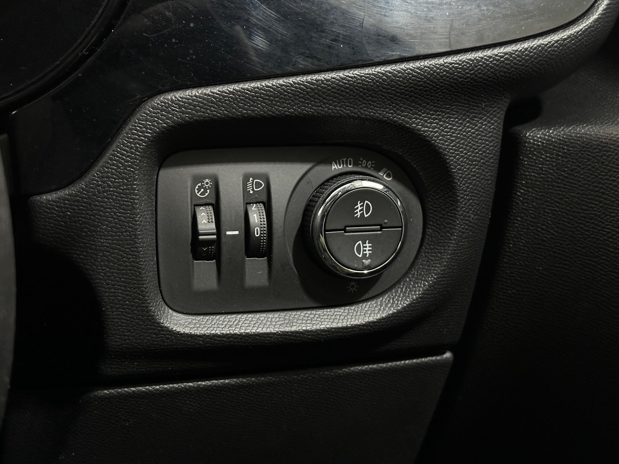 Vauxhall Corsa view 18