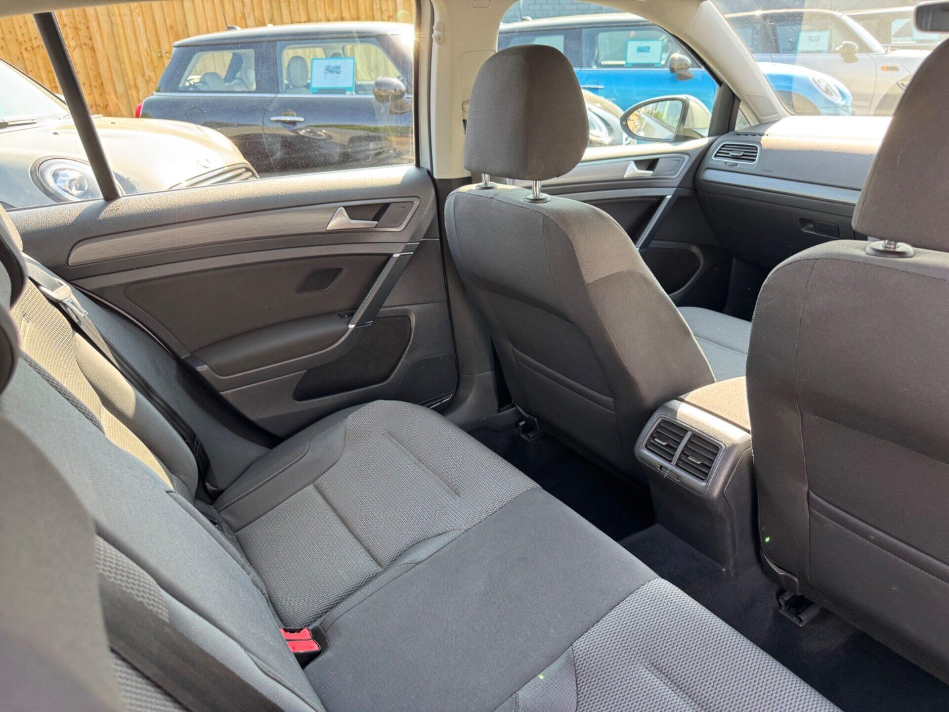 Volkswagen Golf view 43