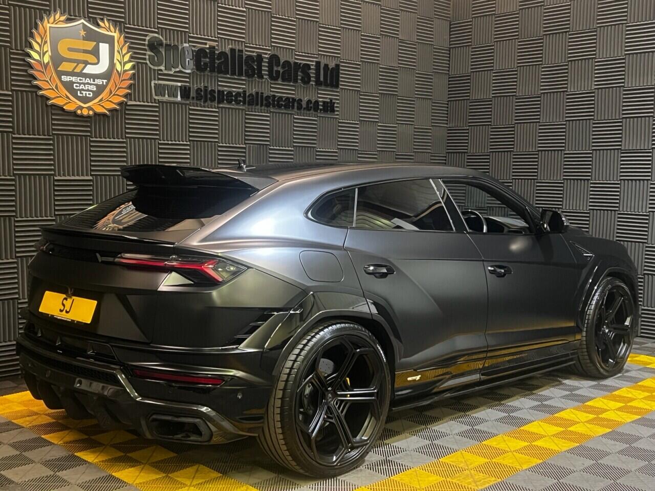 Lamborghini Urus view 11