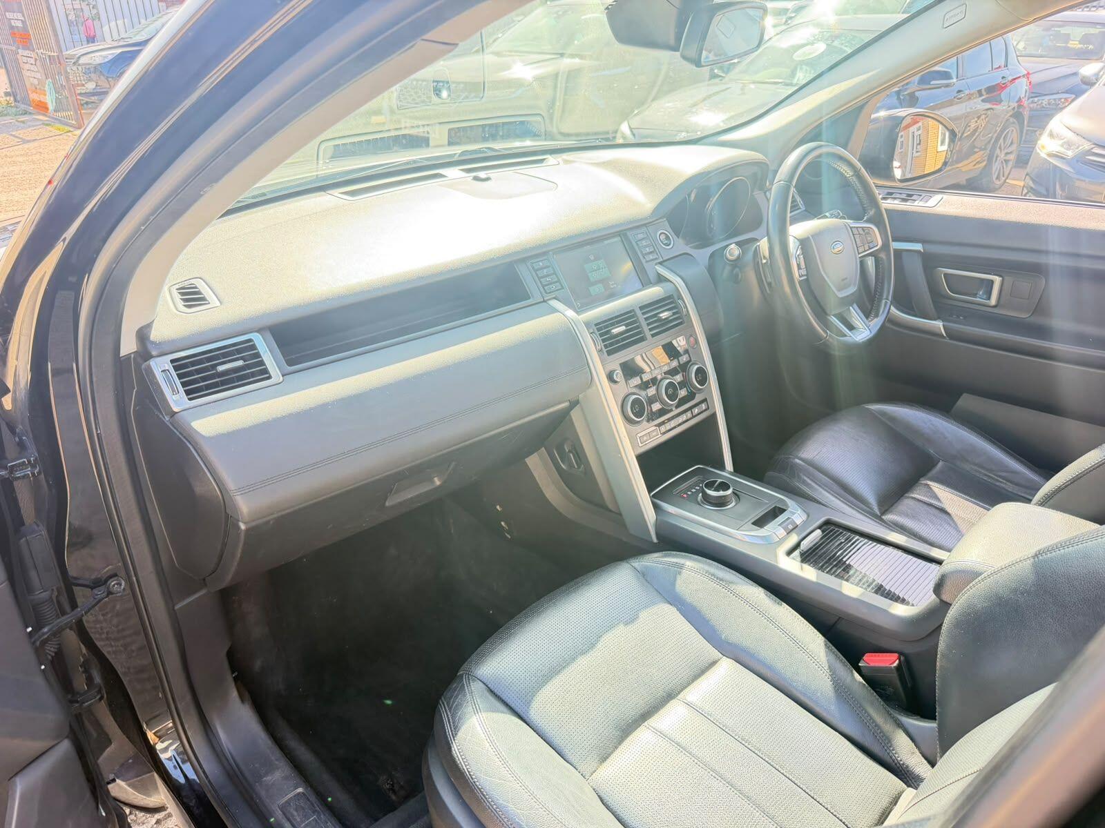 Land Rover Discovery Sport view 13