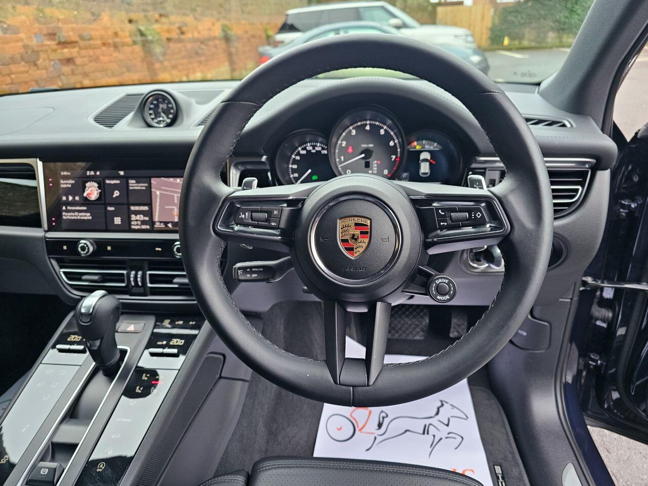 Porsche Macan view 17