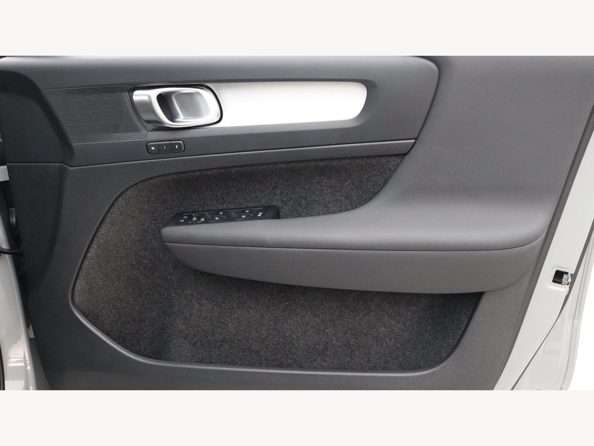 Volvo XC40 view 27