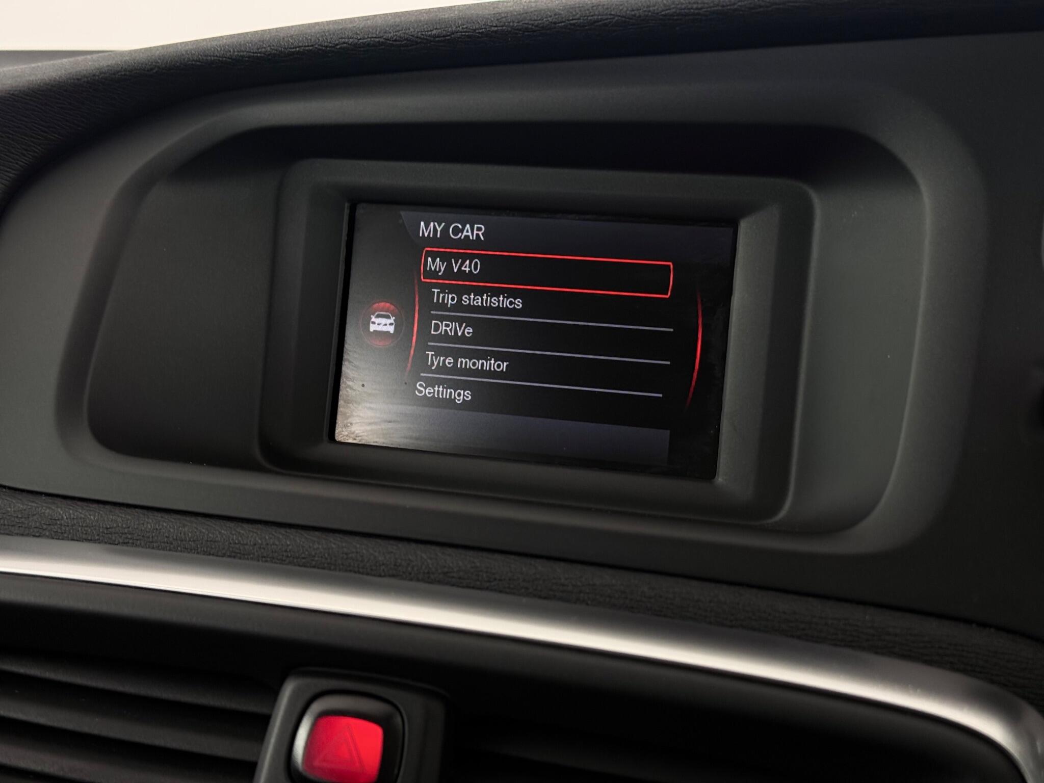 Volvo V40 view 23