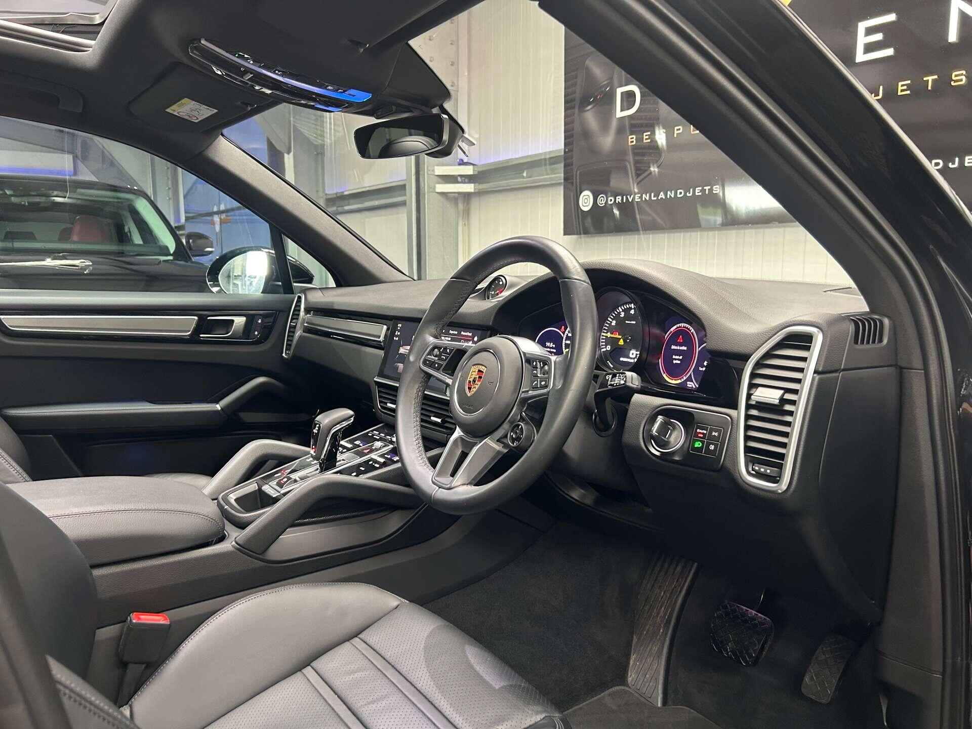 Porsche Cayenne view 27