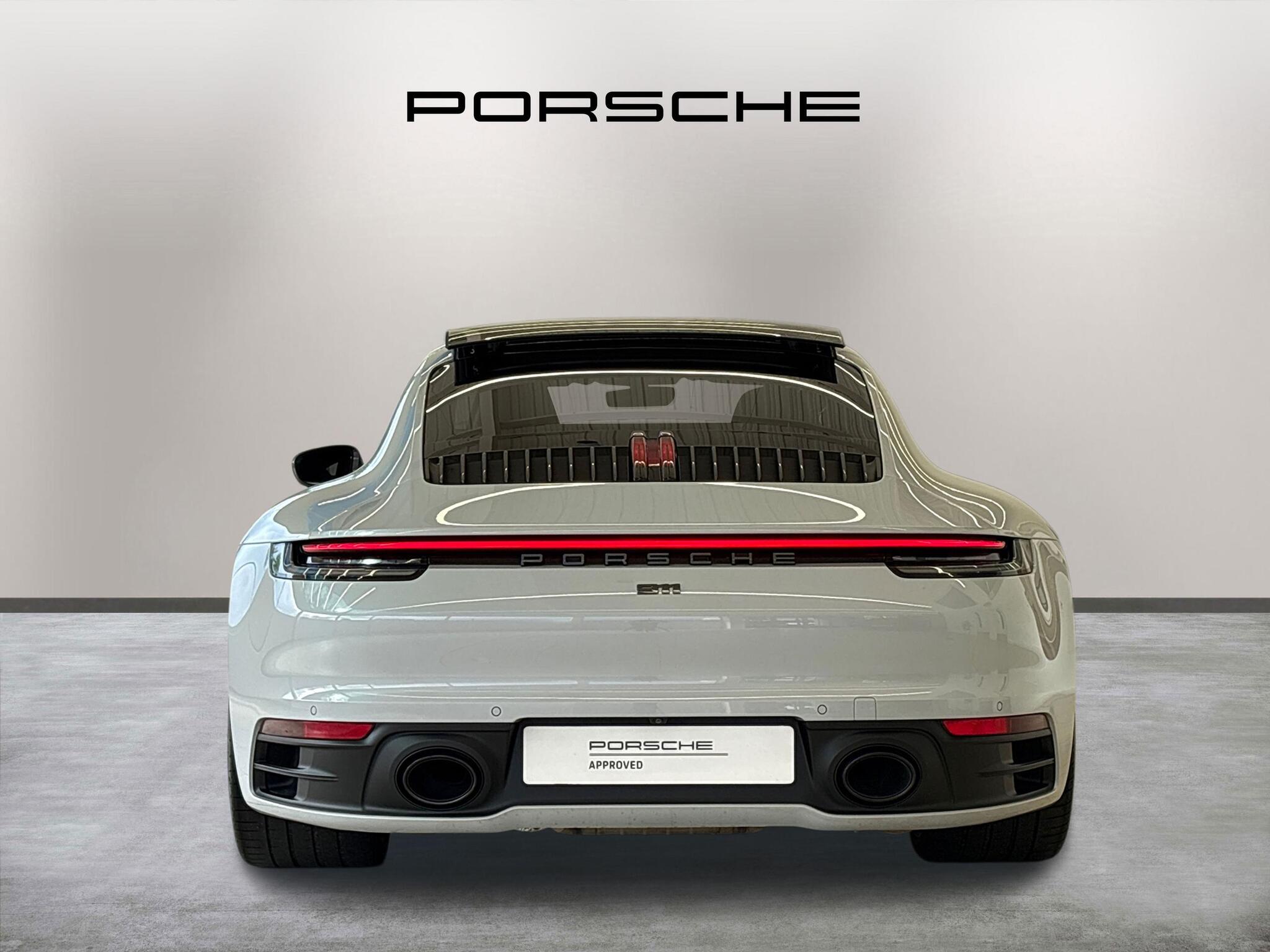Porsche 911 view 6
