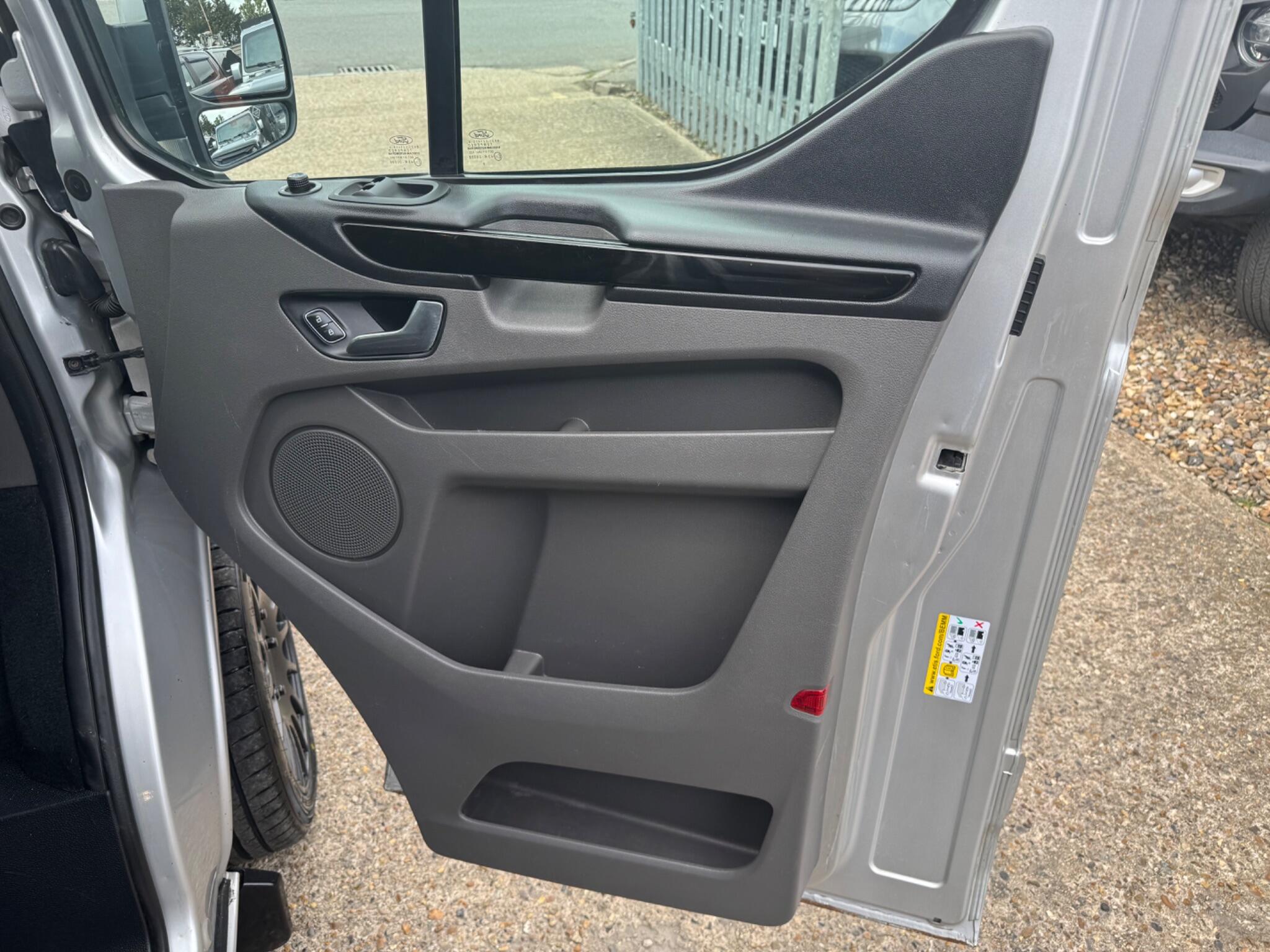 Ford Transit Custom view 46