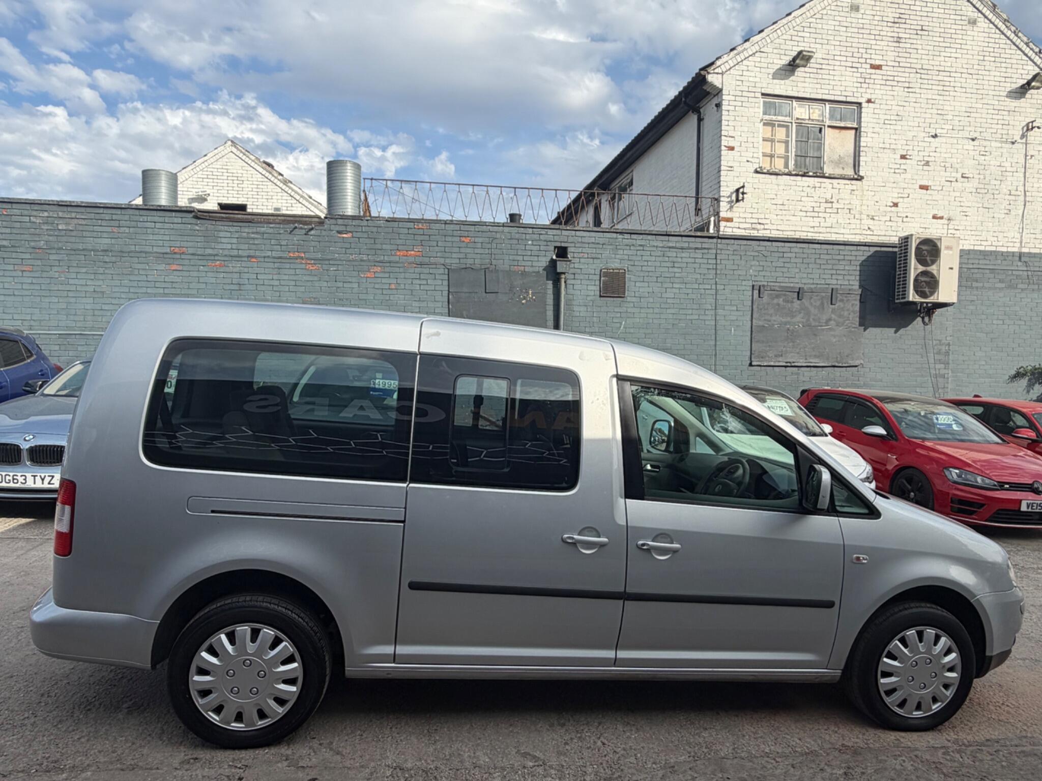 Volkswagen Caddy Maxi Life view 8