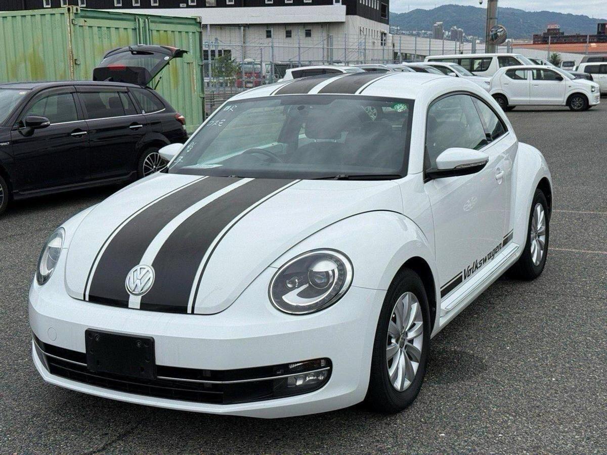 Volkswagen Beetle view 3
