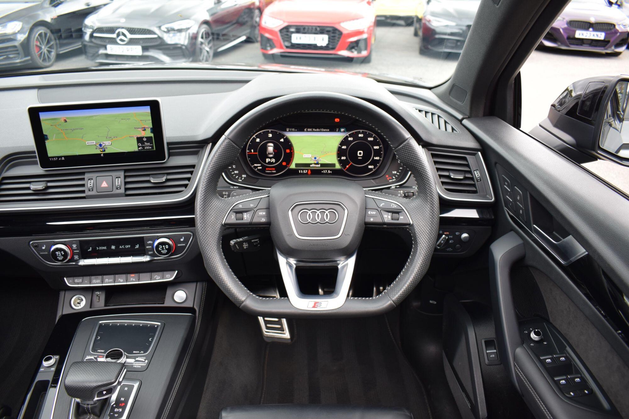 Audi Q5 view 22