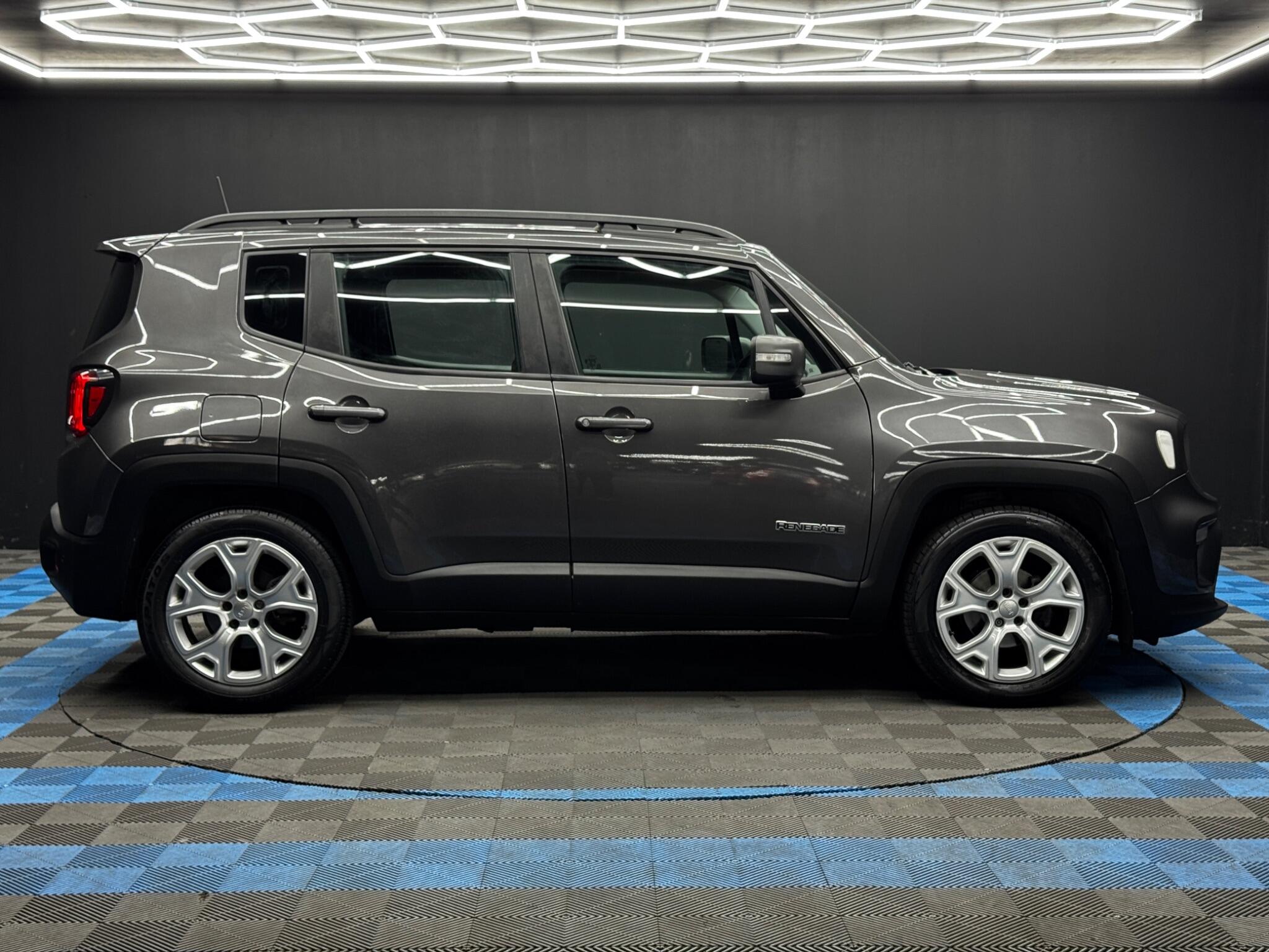 Jeep Renegade view 4