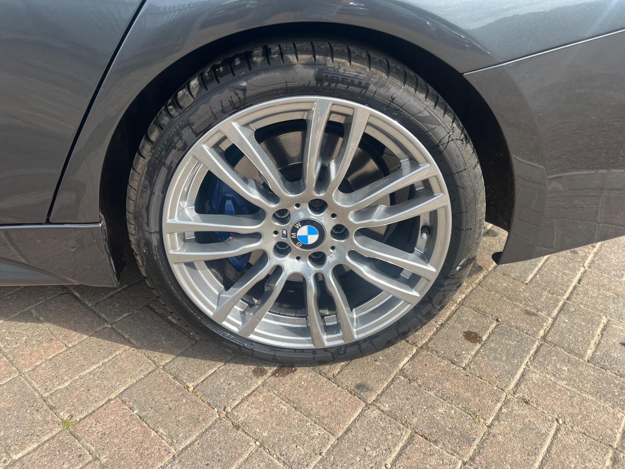BMW 3 Series view 3