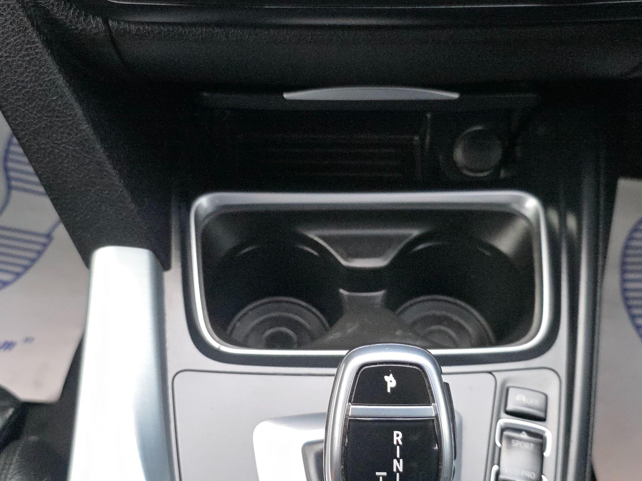 2013 BMW 3 Series image 27