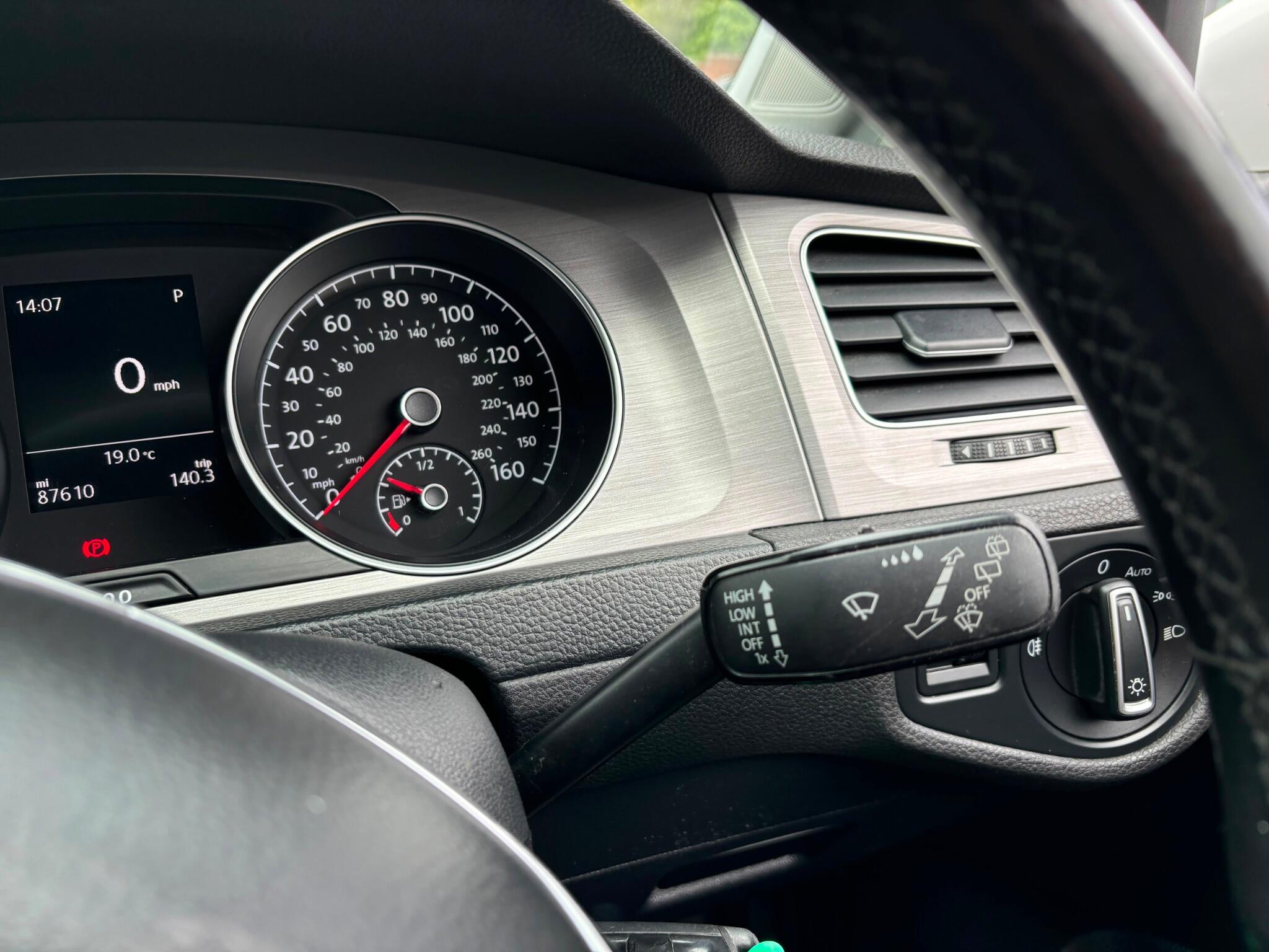 Volkswagen Golf view 17