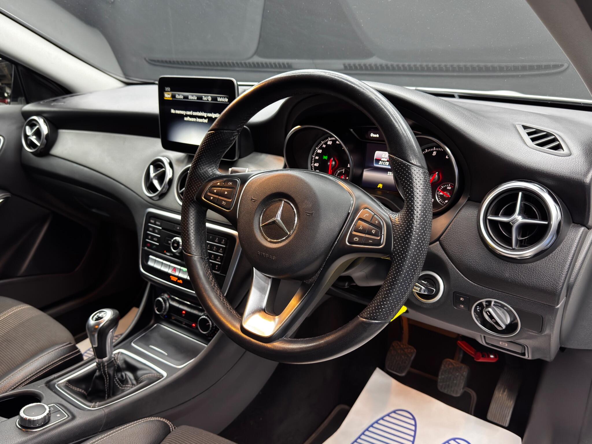 Mercedes-Benz Gla view 9
