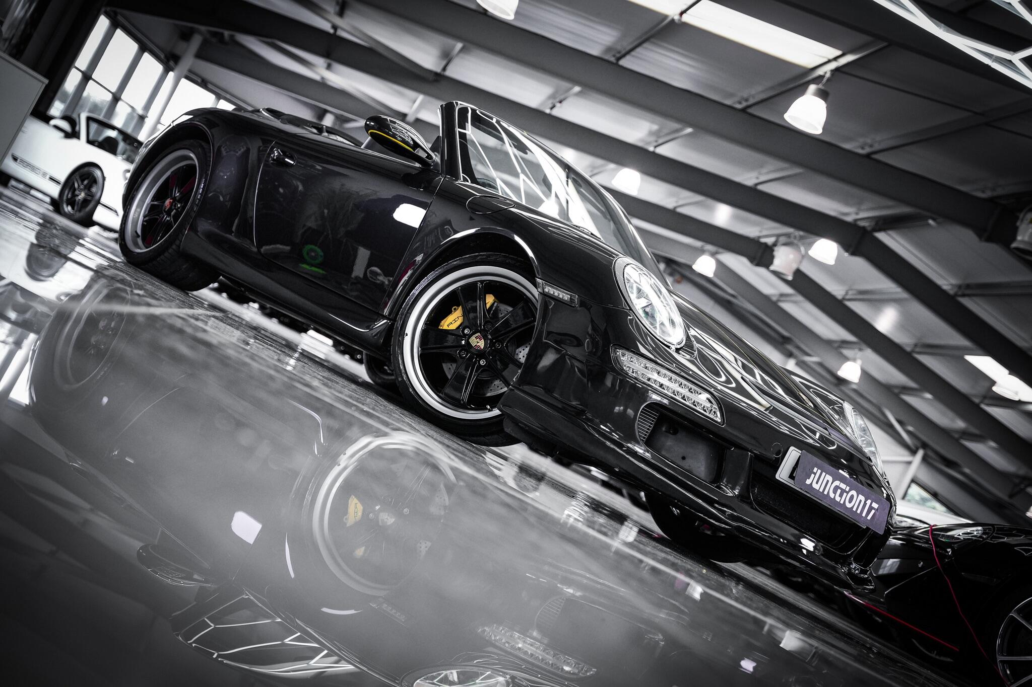 Porsche 911 view 10