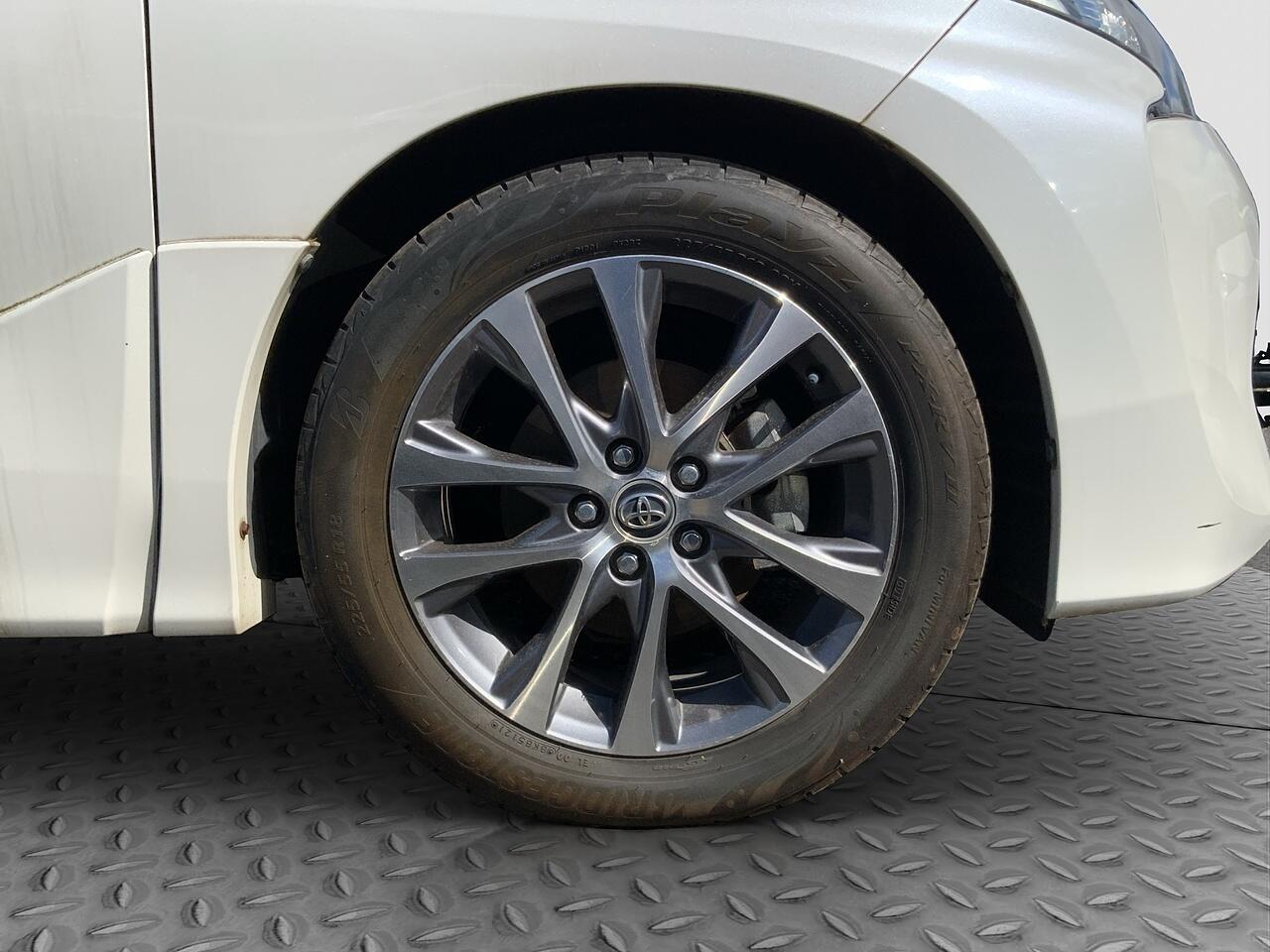 Toyota Estima view 21