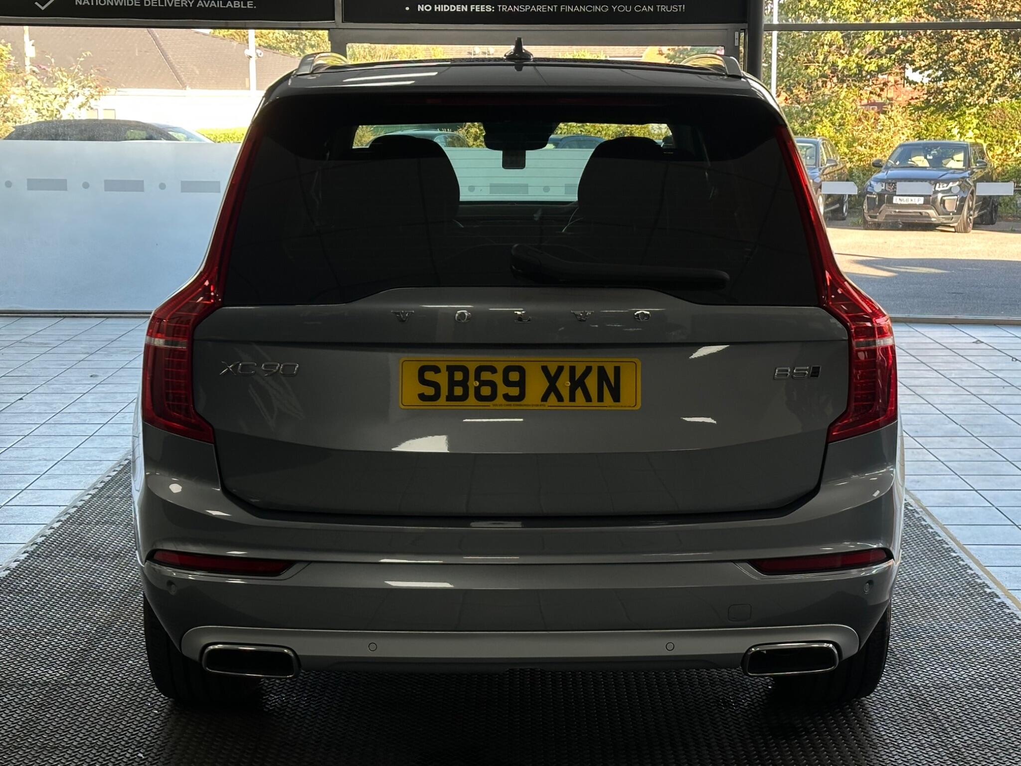 Volvo XC90 view 11