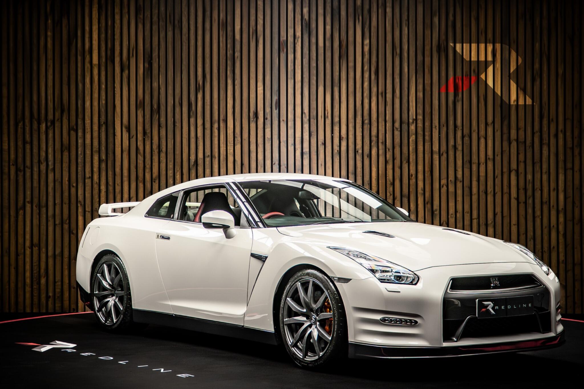Nissan GT-R main image