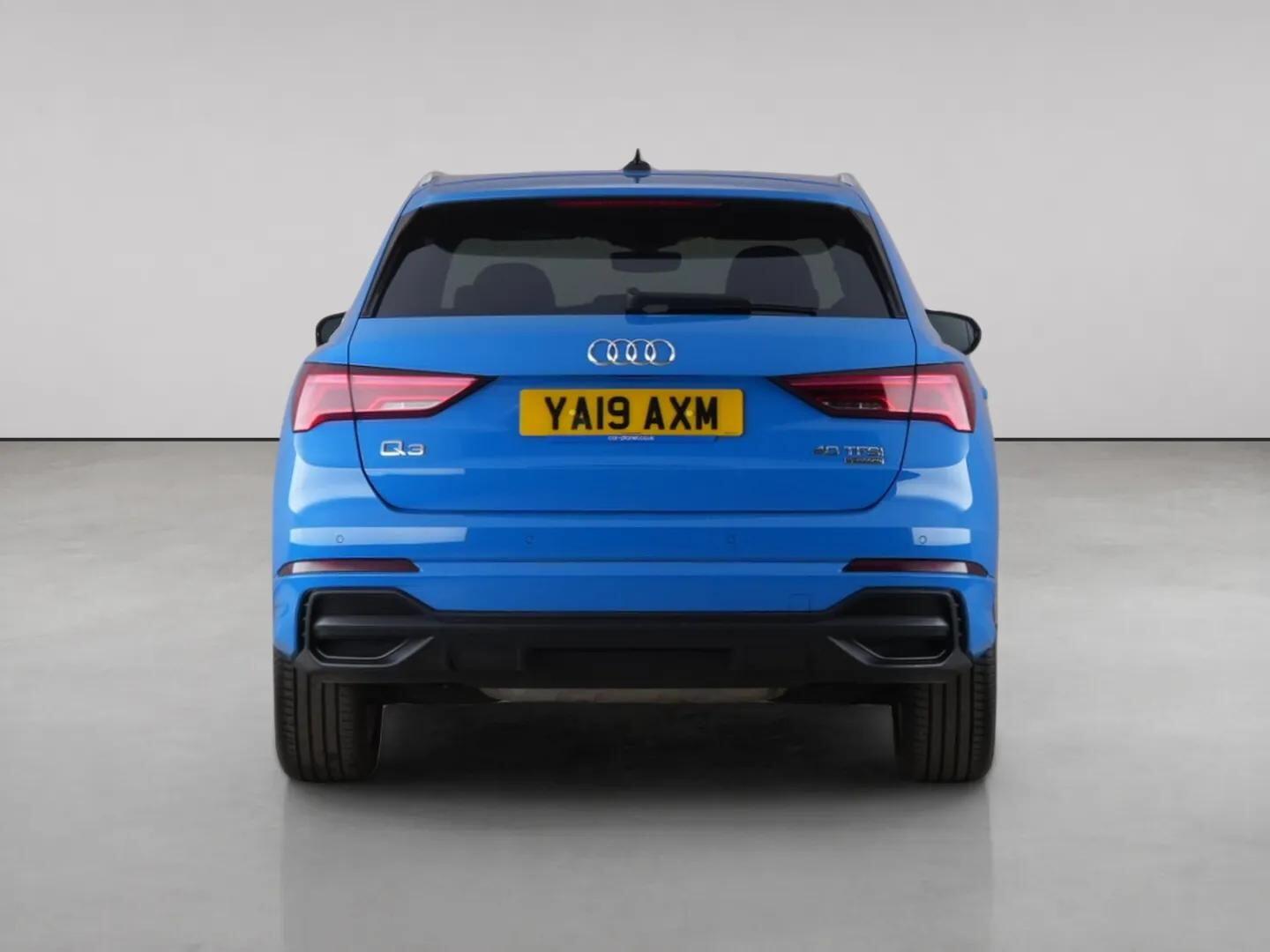 Audi Q3 view 7