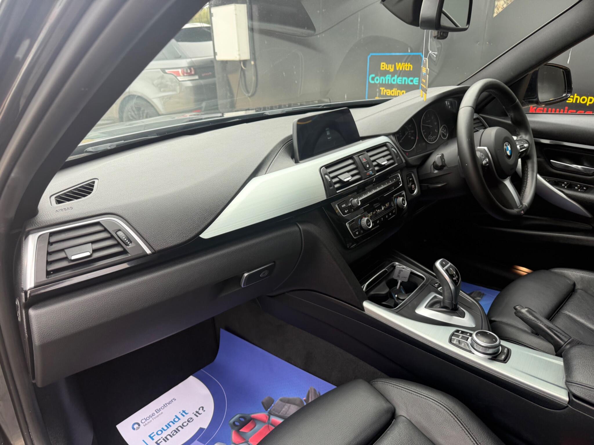 BMW 3 Series view 22